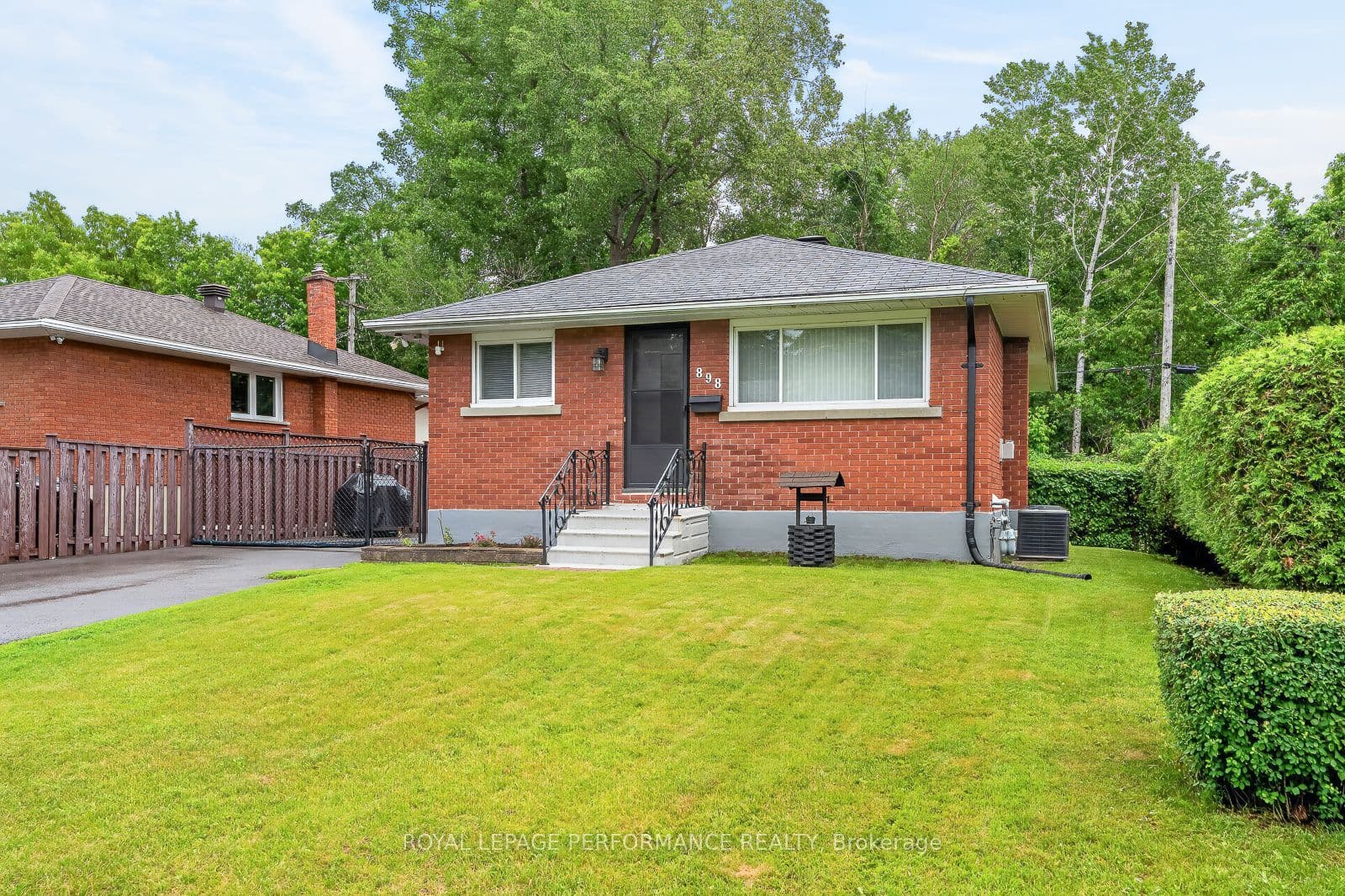 898 Charleswood Avenue photo 1