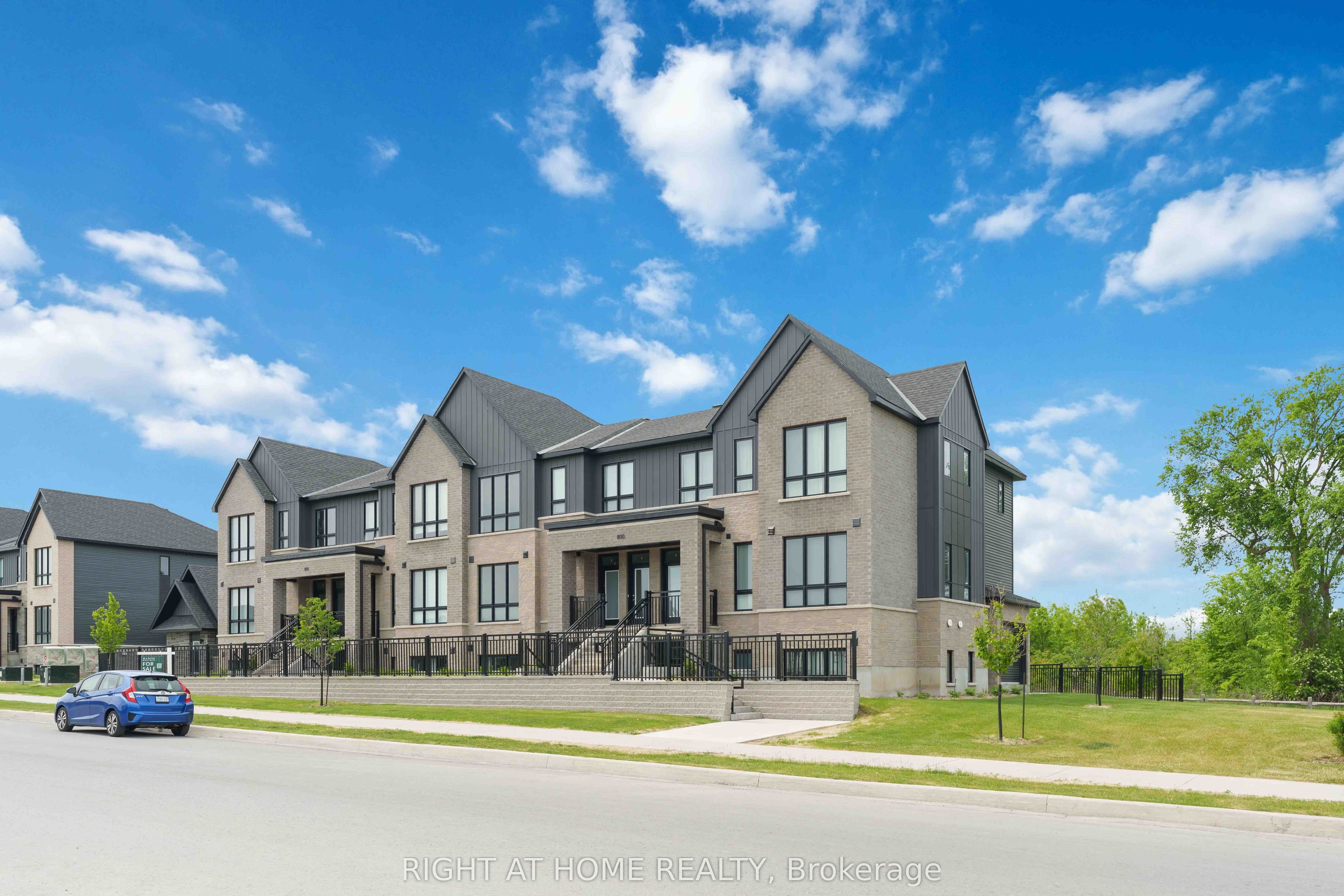 Unit D 800 Roger Griffiths Avenue photo 1