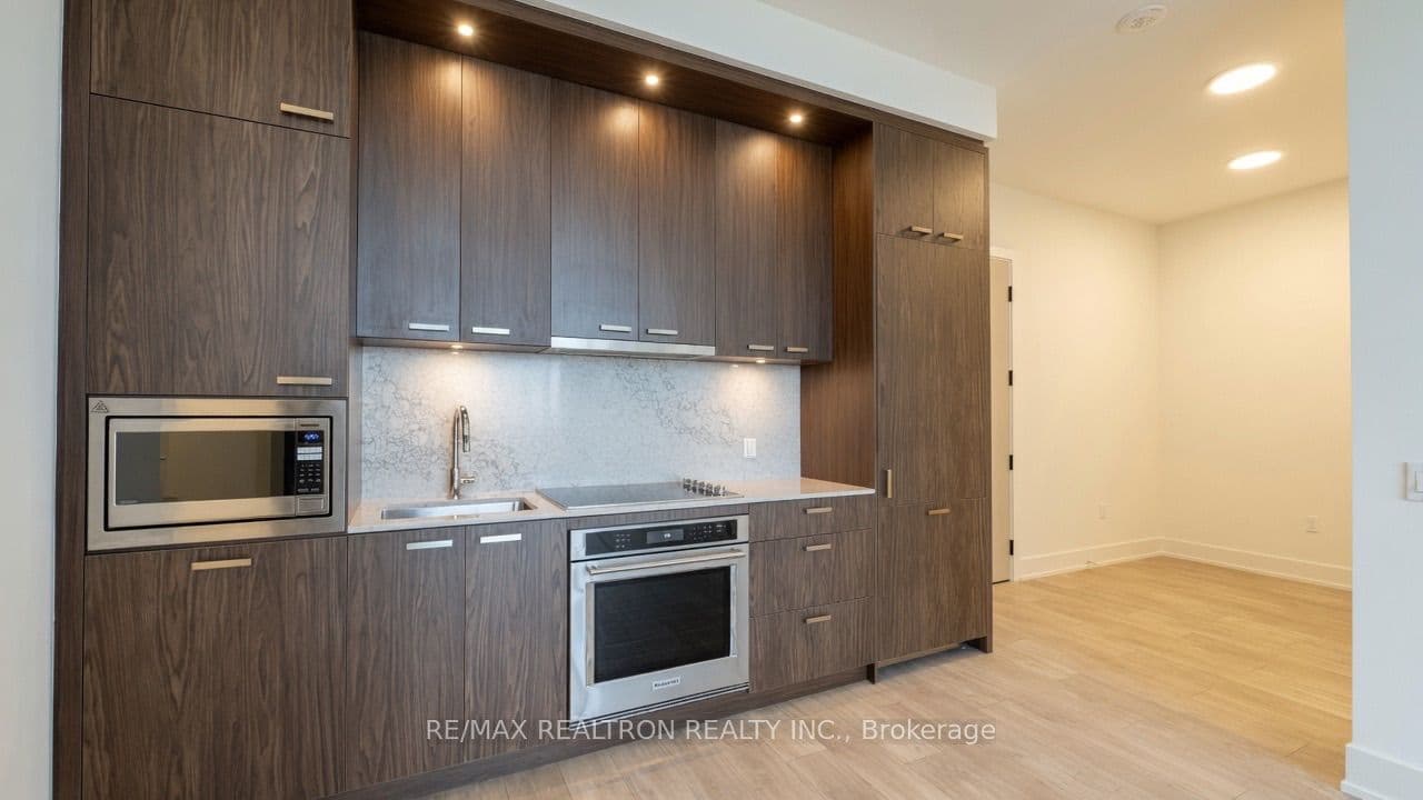 Unit PH 35 858 Dupont Street photo 1
