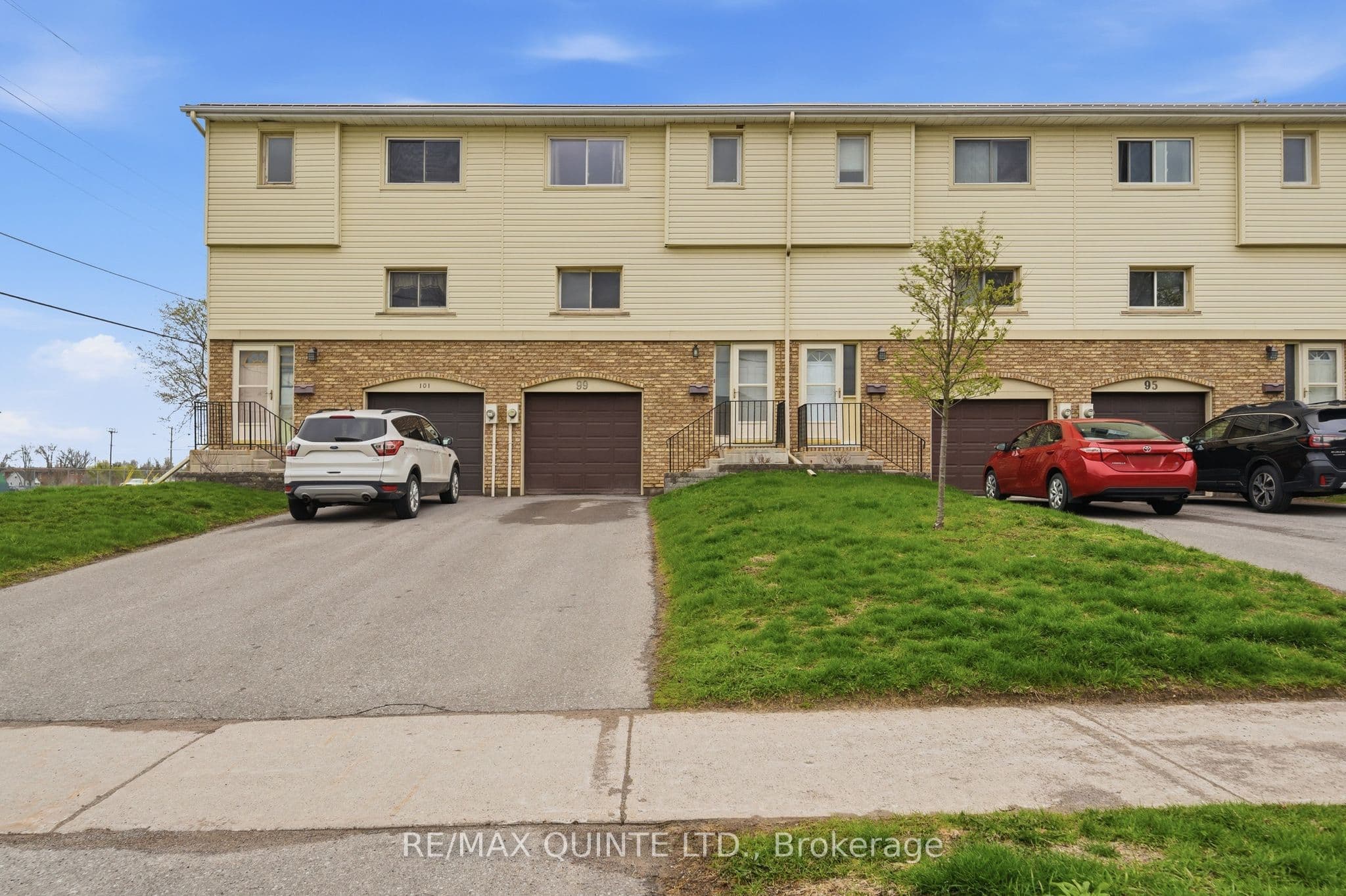 Unit 2 99 Dunnett Boulevard photo 1