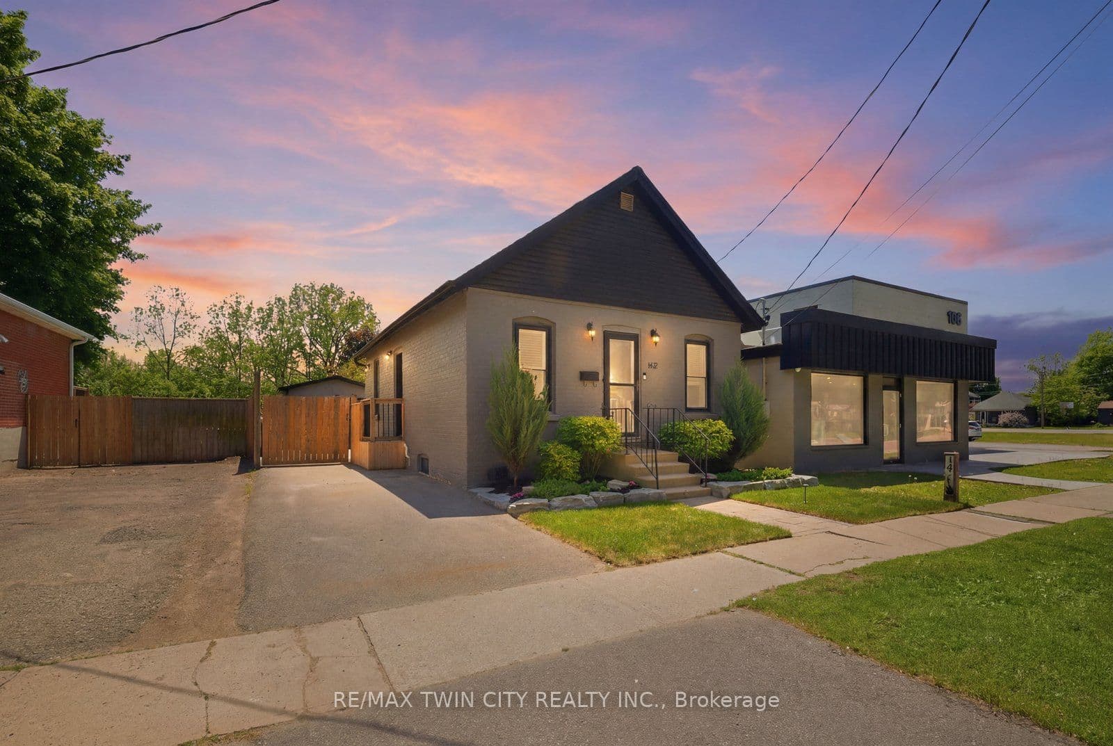162 Grand River Avenue photo 1