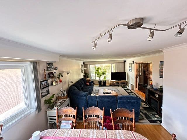 73 Hove Street photo 1