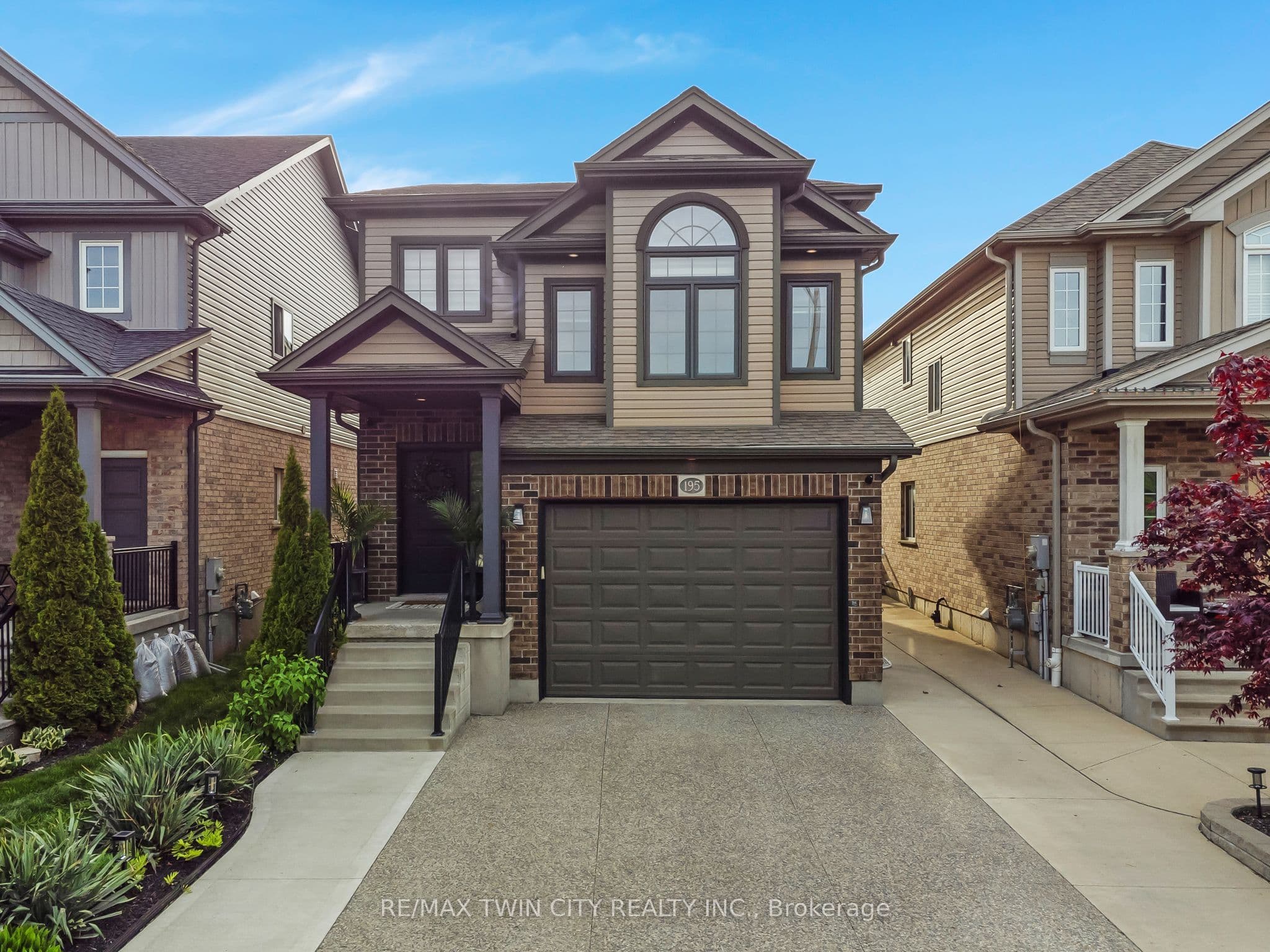 195 Hardcastle Drive photo 1