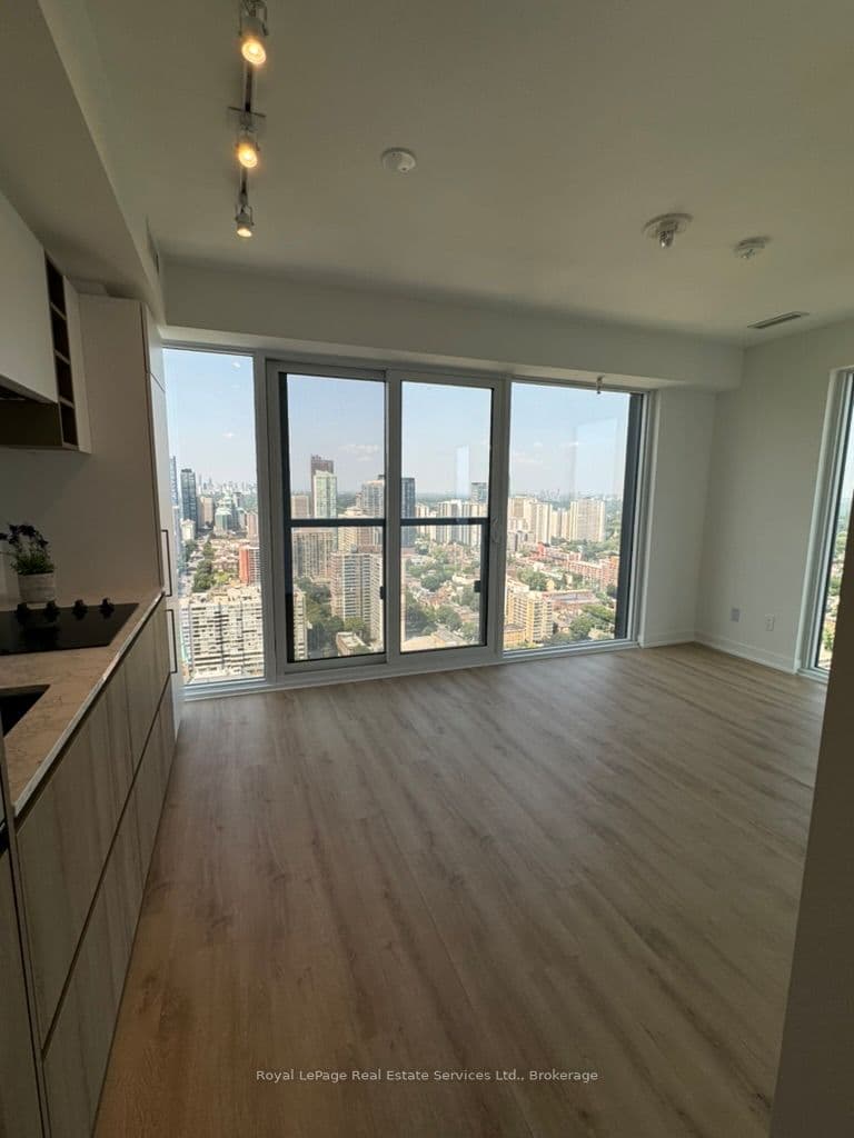 Unit 4310 319 Jarvis Street photo 1