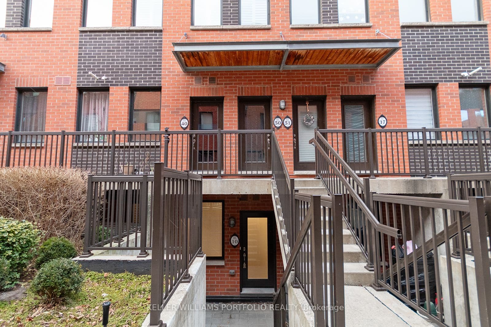 Unit 10 869 Wilson Avenue photo 1