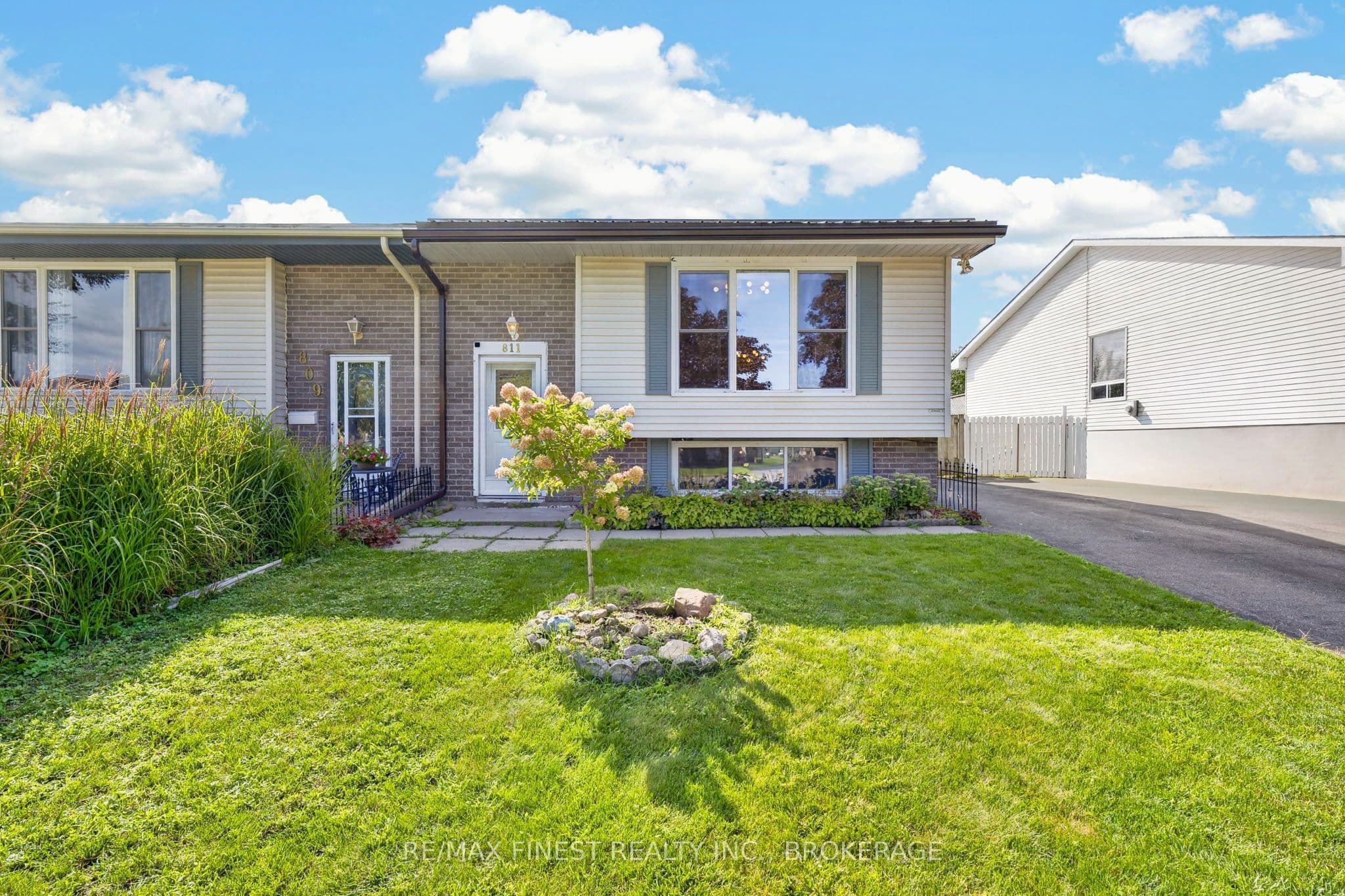 811 Cunningham Crescent photo 1