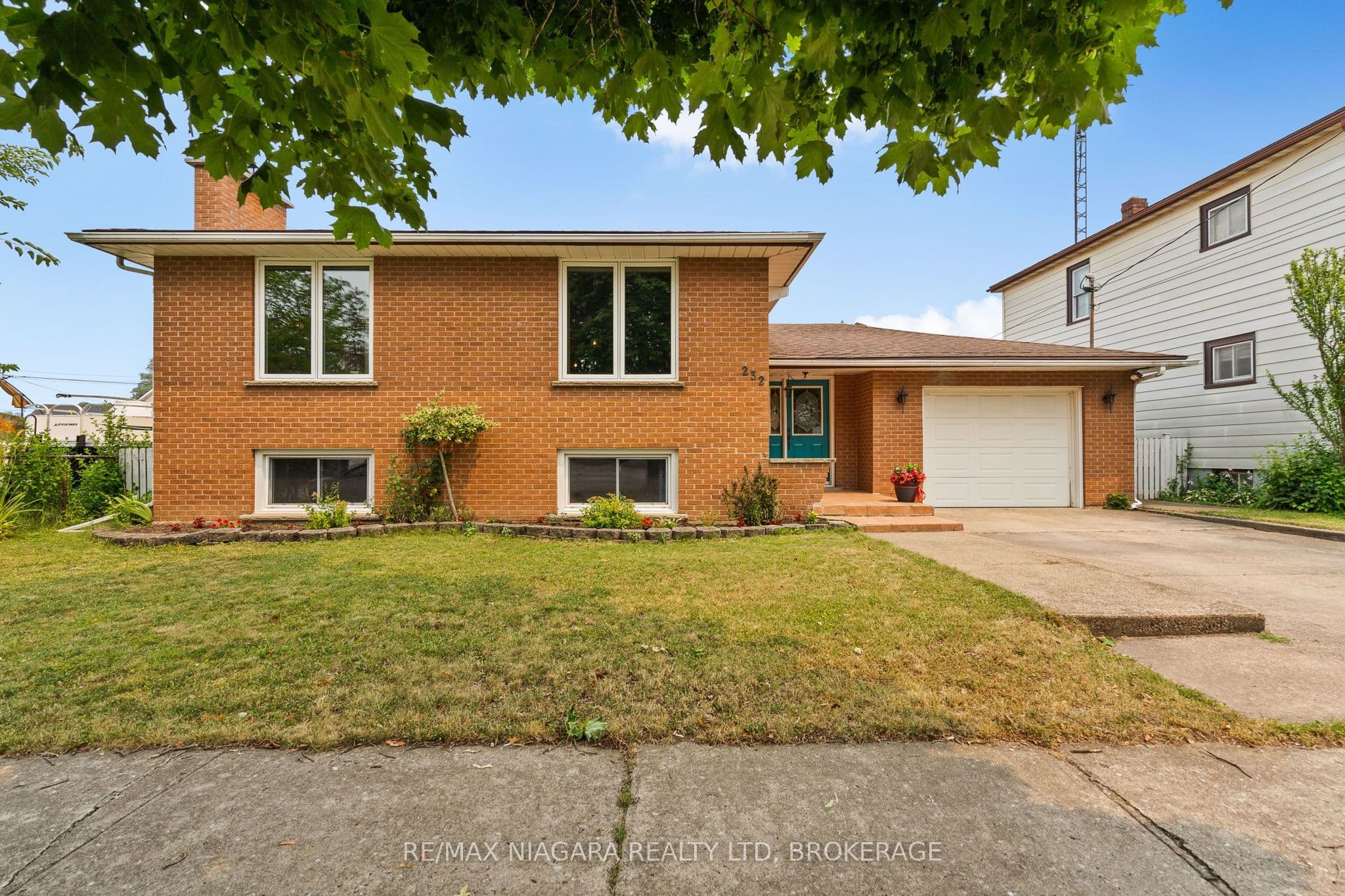 232 Wallace Avenue photo 1