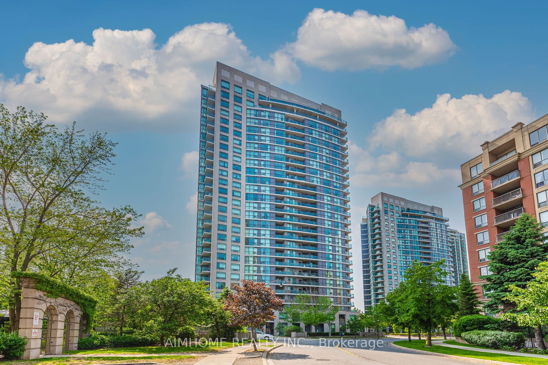 Unit 1106 30 Harrison Garden Boulevard photo 1