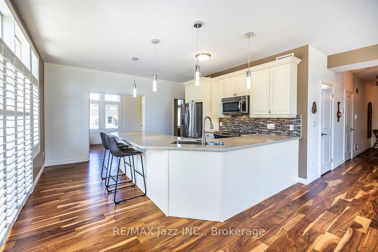 Unit 111 29 Lakewood Crescent photo 1