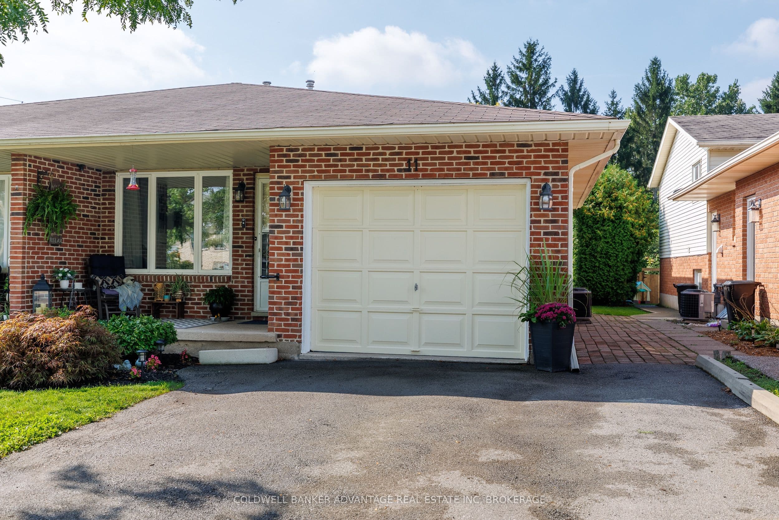 11 Woodland Drive photo 1