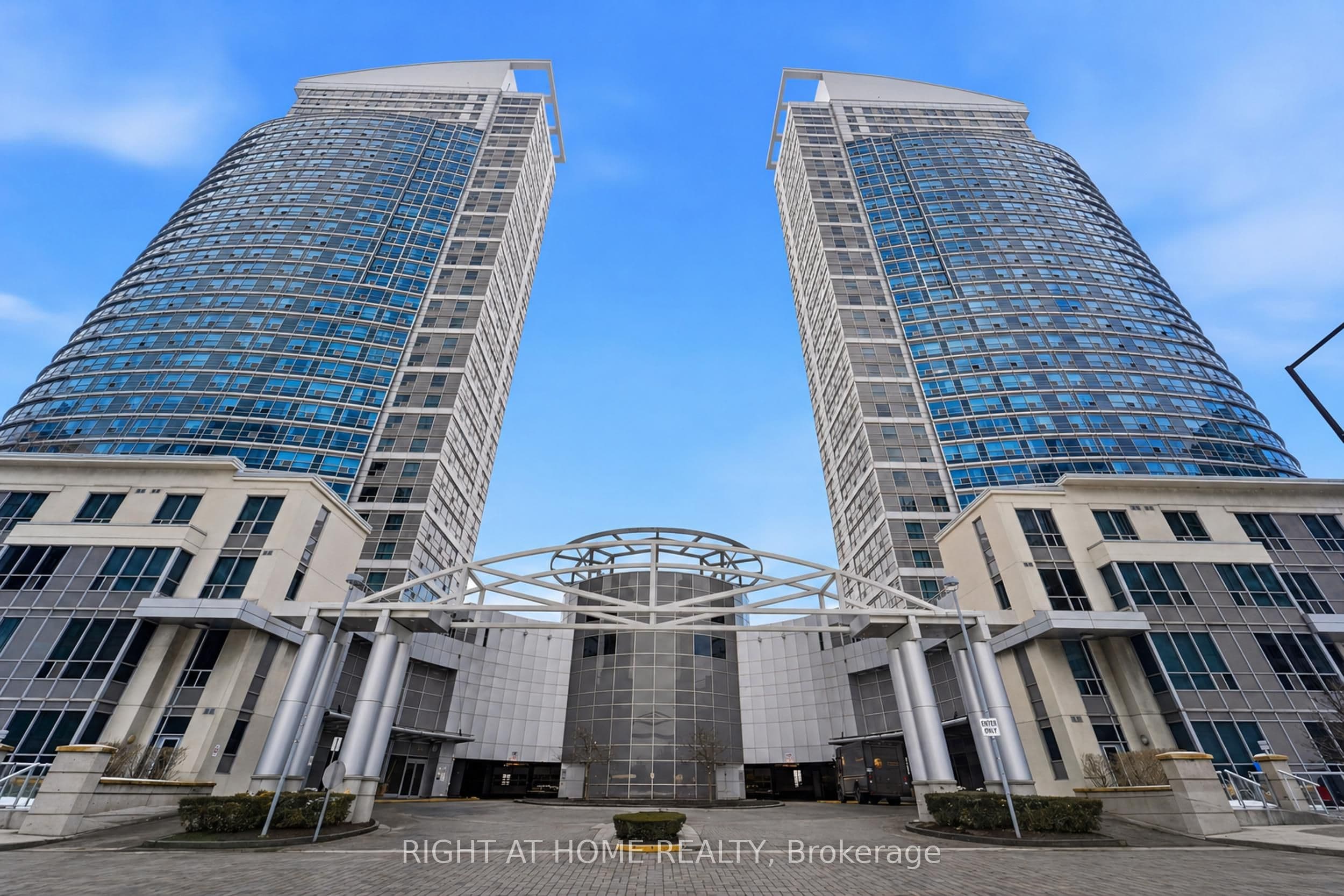 Unit 1612 38 Lee Centre Drive photo 1