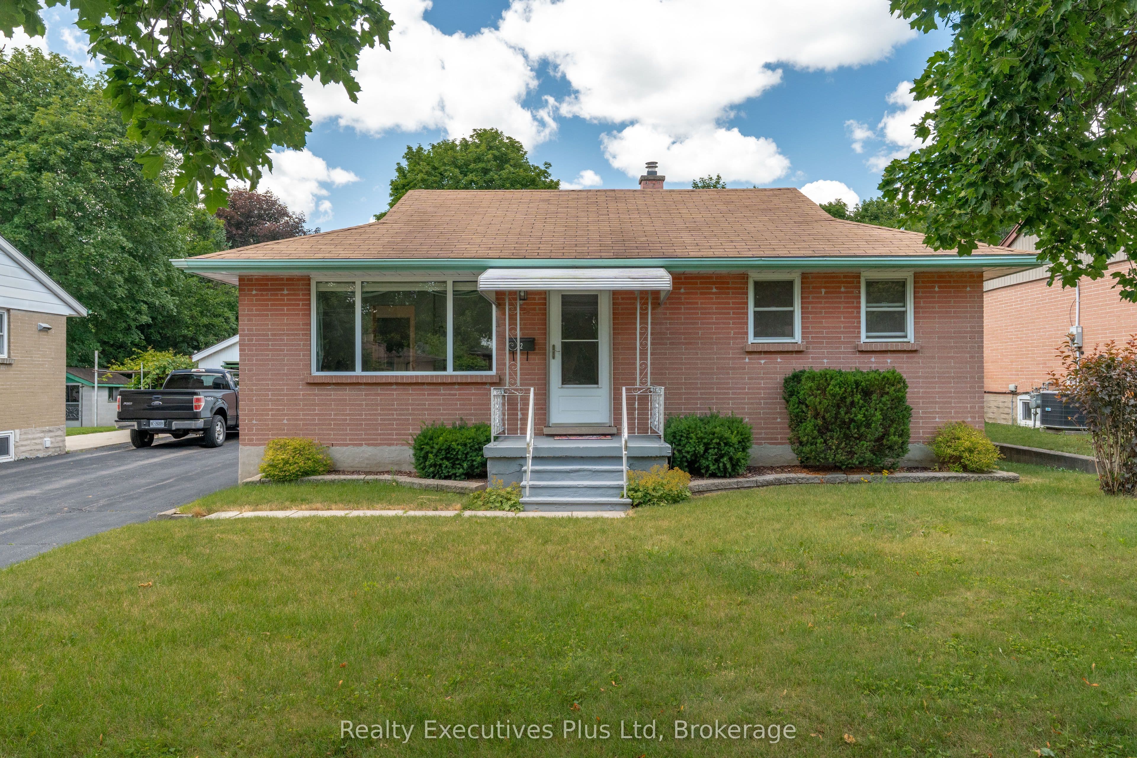 82 Cassino Avenue photo 1
