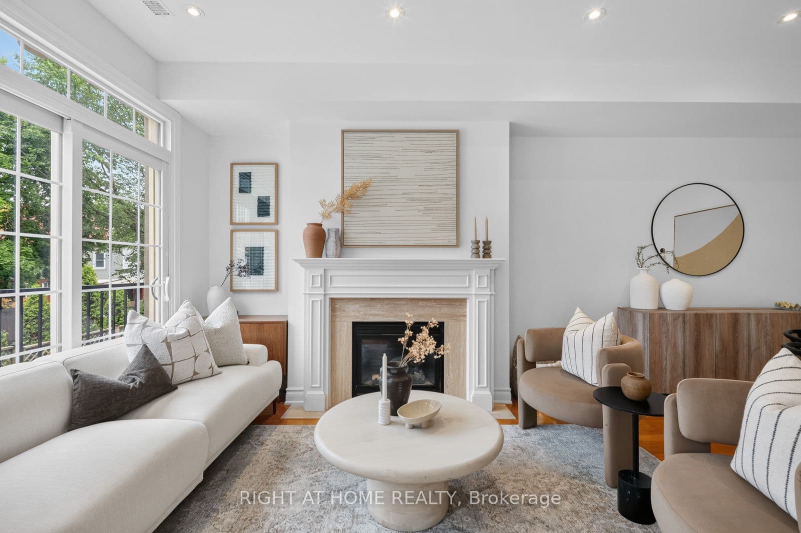 722F Kingston Road photo 1