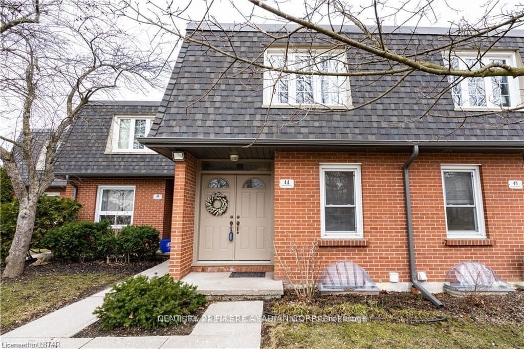 Unit 60 44 Homestead Crescent photo 1