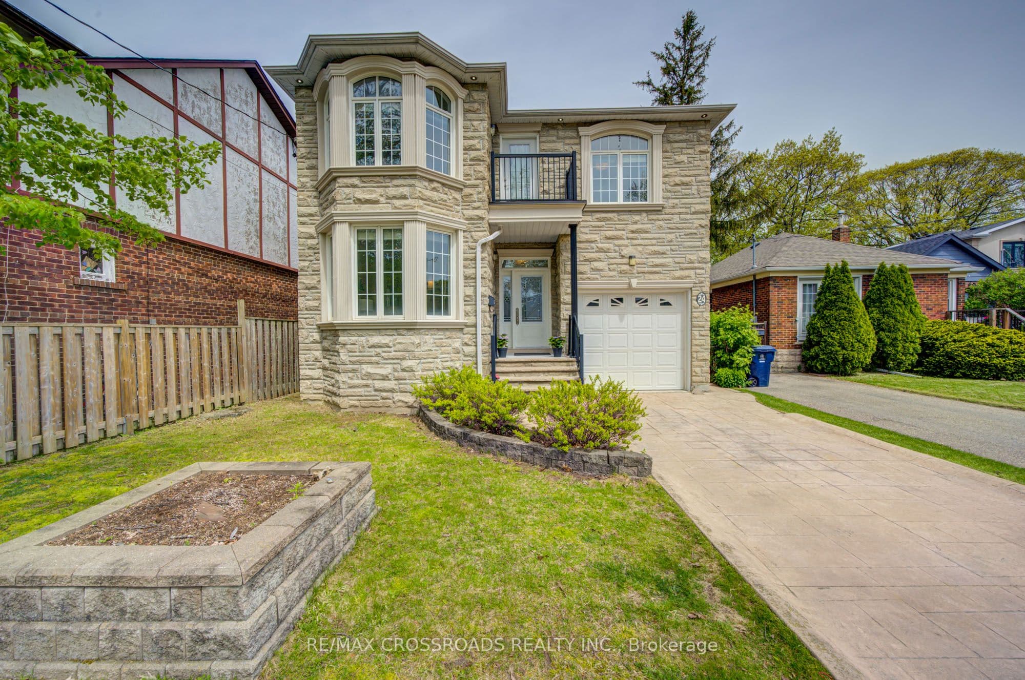 24 Lynn Road photo 1