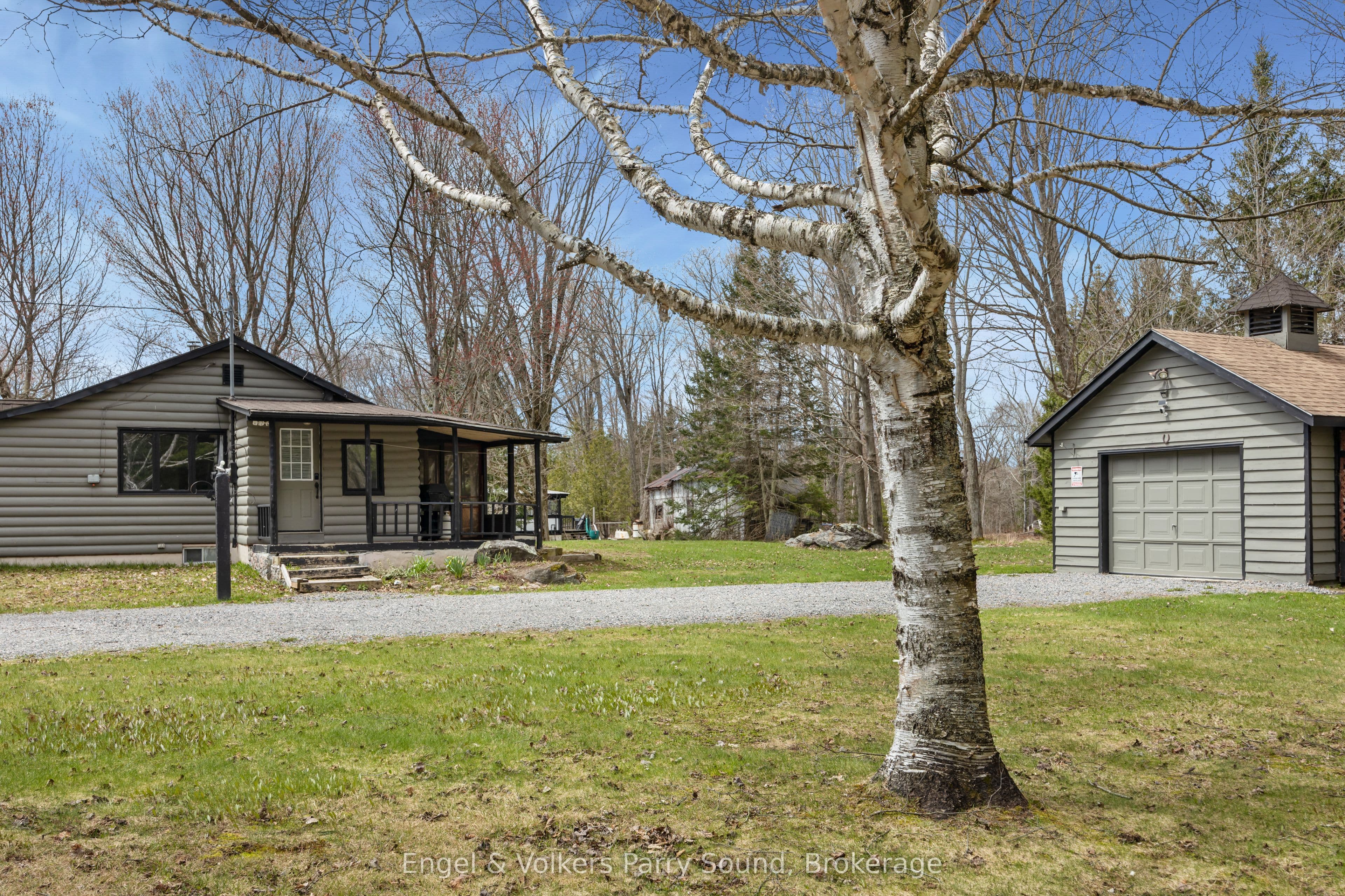 77 Woods Road photo 1