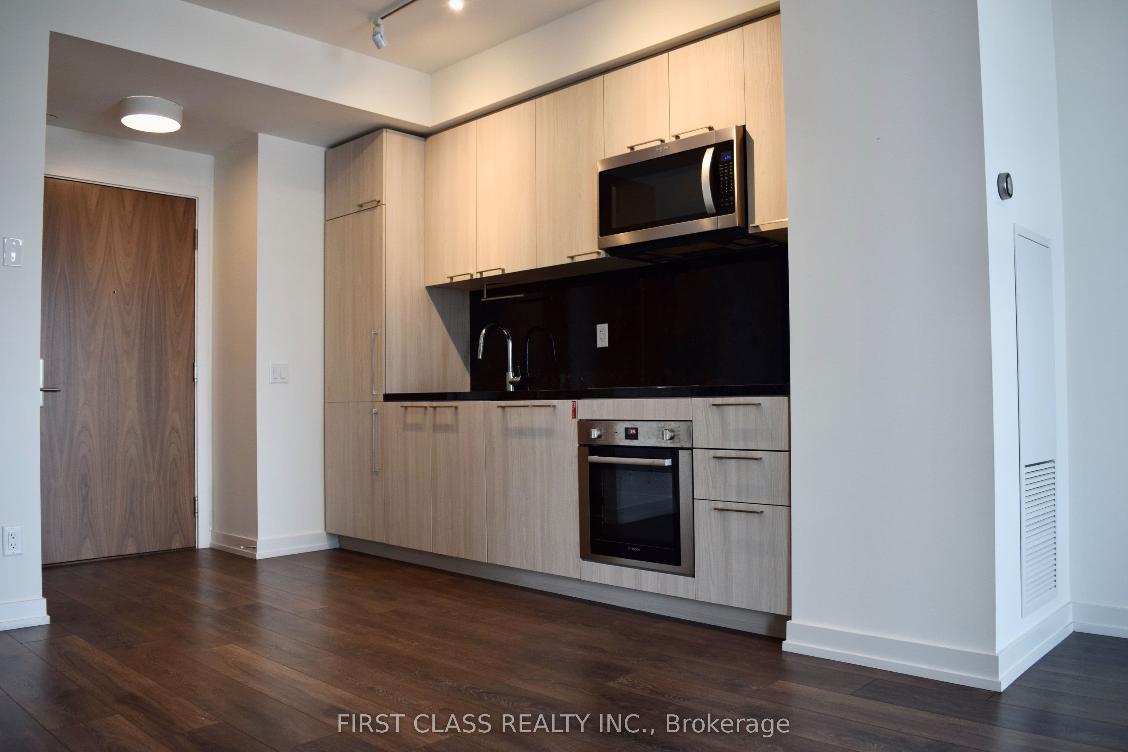 Unit 705 1 Grandview Avenue photo 1