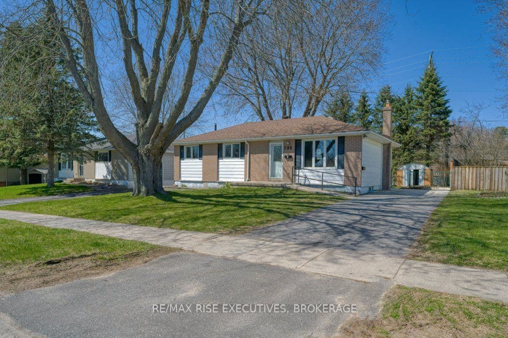 Unit 2 795 Aylmer Crescent photo 1