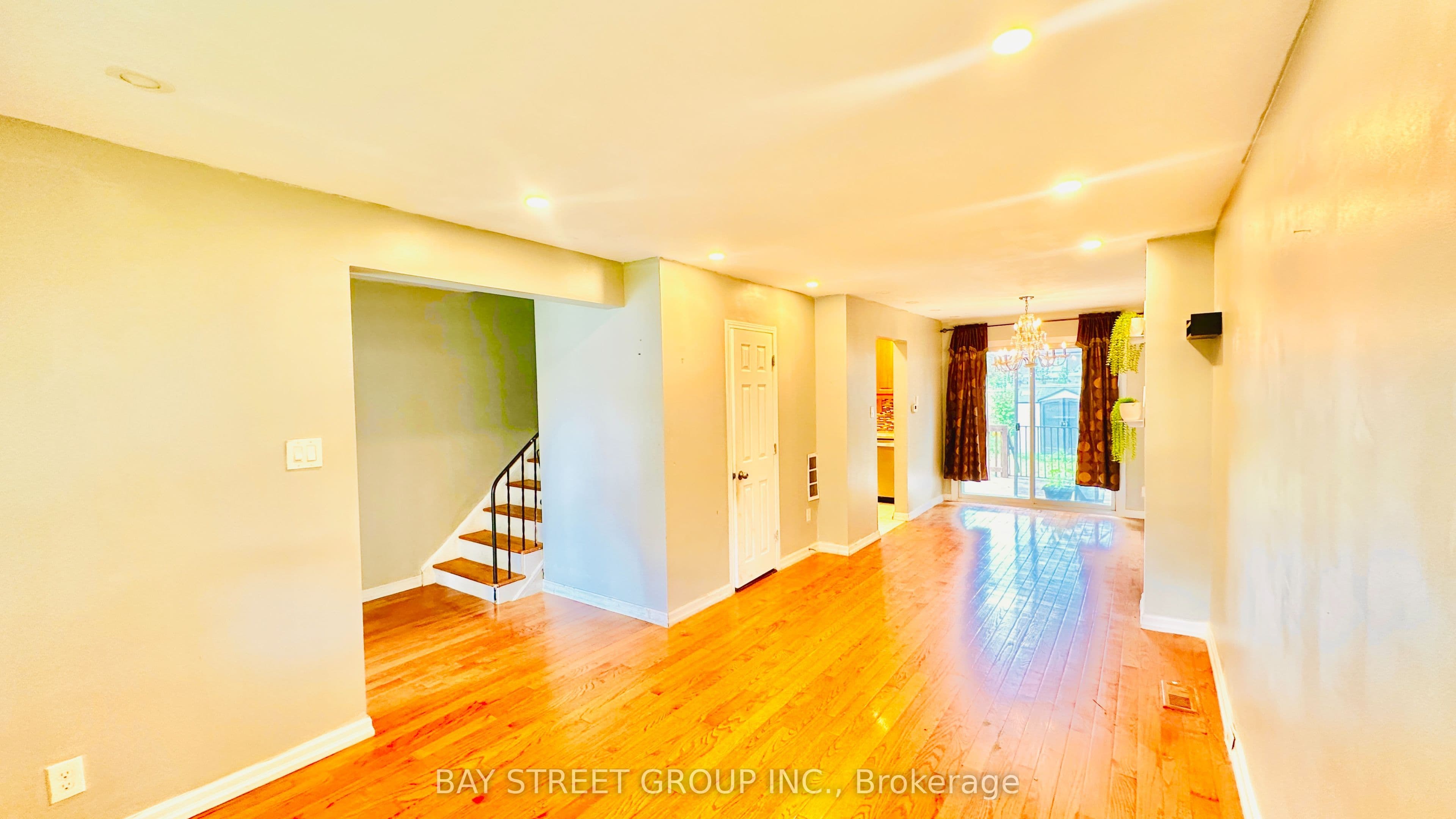 57 Medway Crescent photo 1