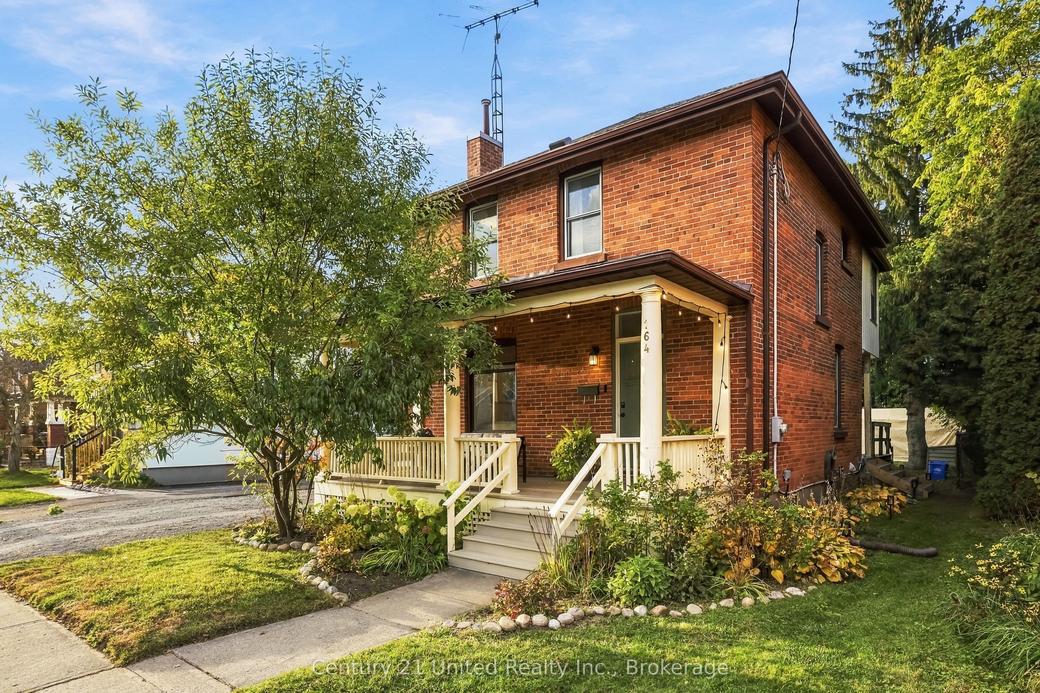 164 University Avenue photo 1