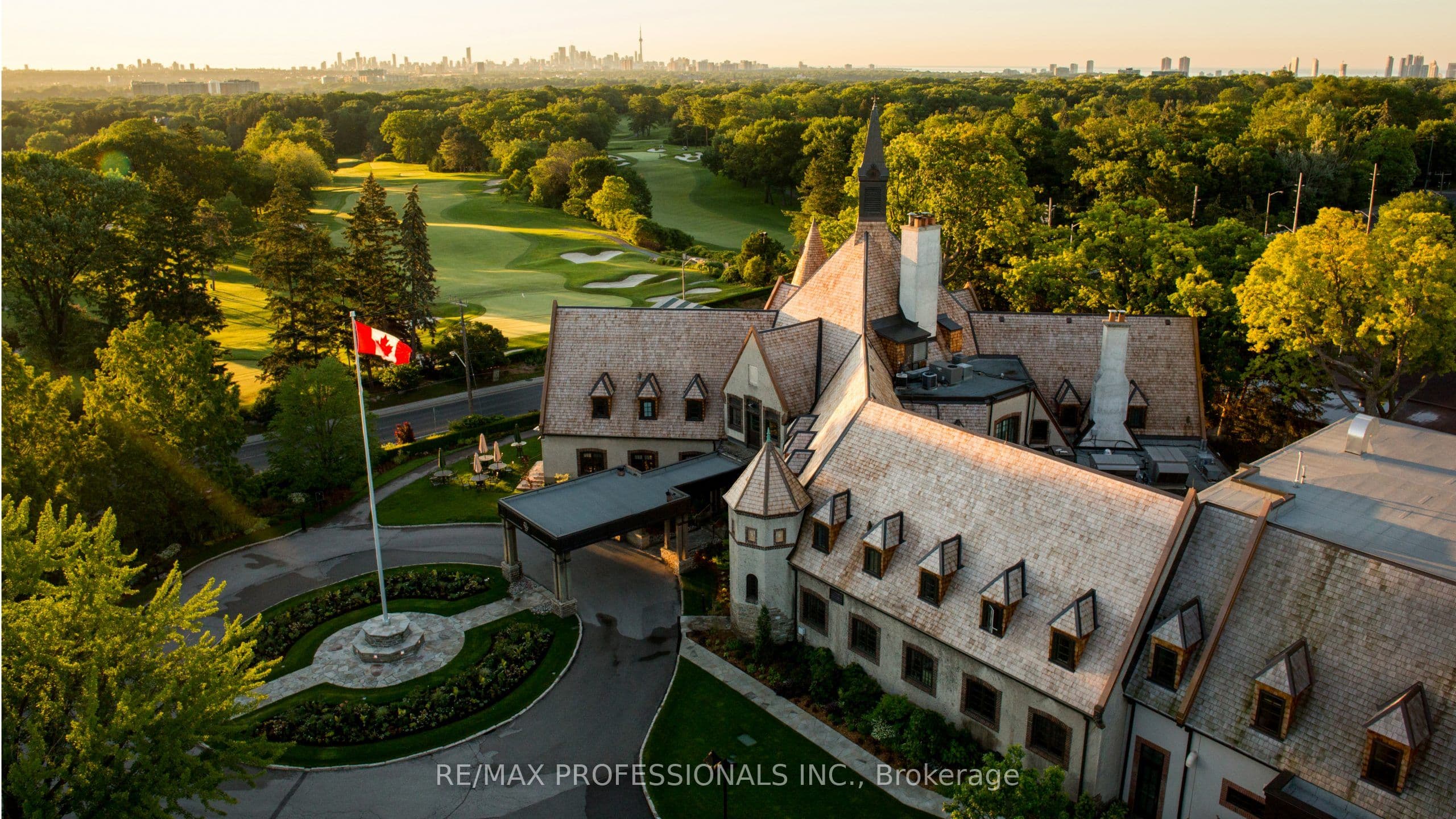 10 Woodmere Court photo 1
