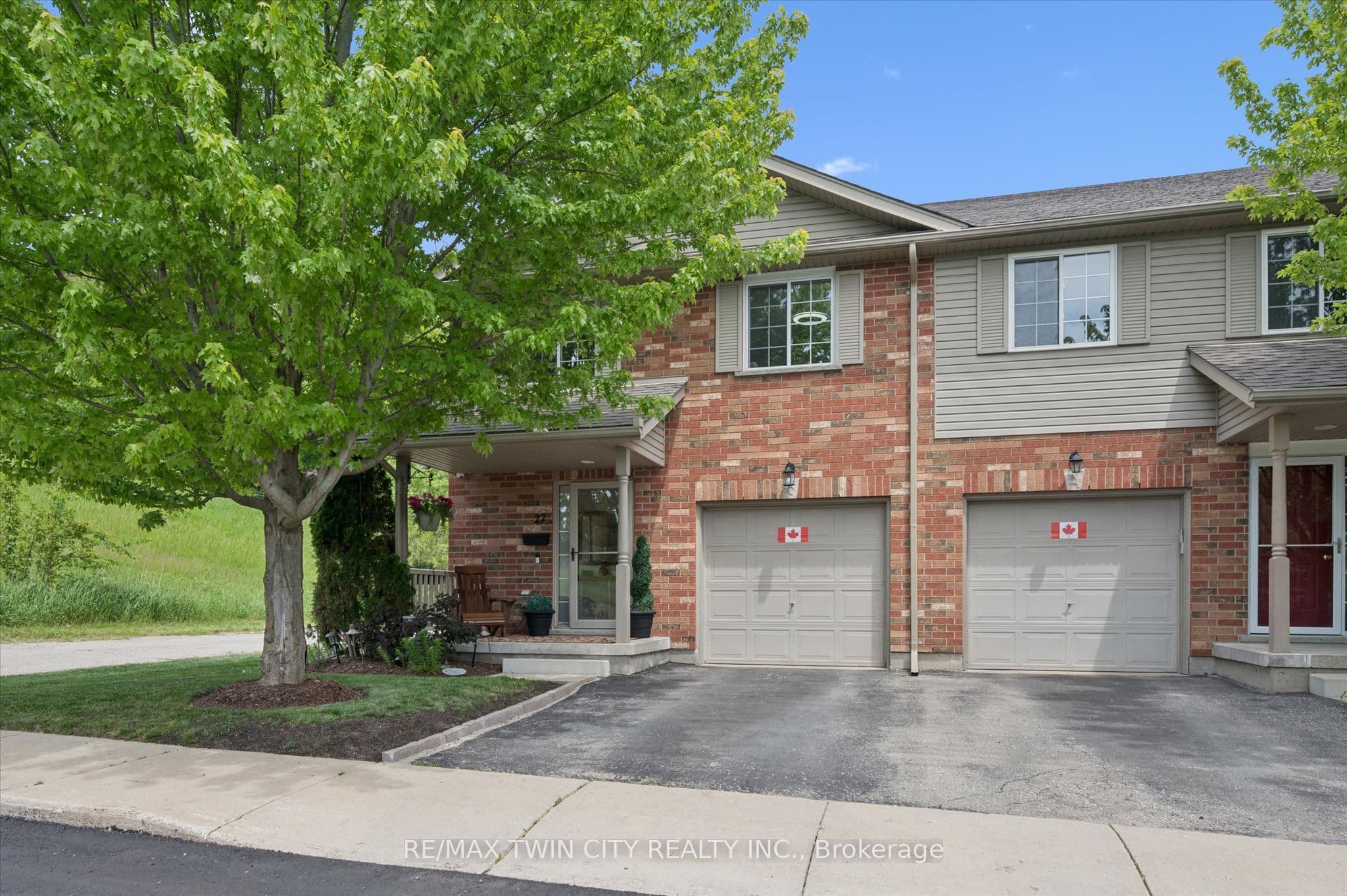 Unit 27 30 Bryan Court photo 1