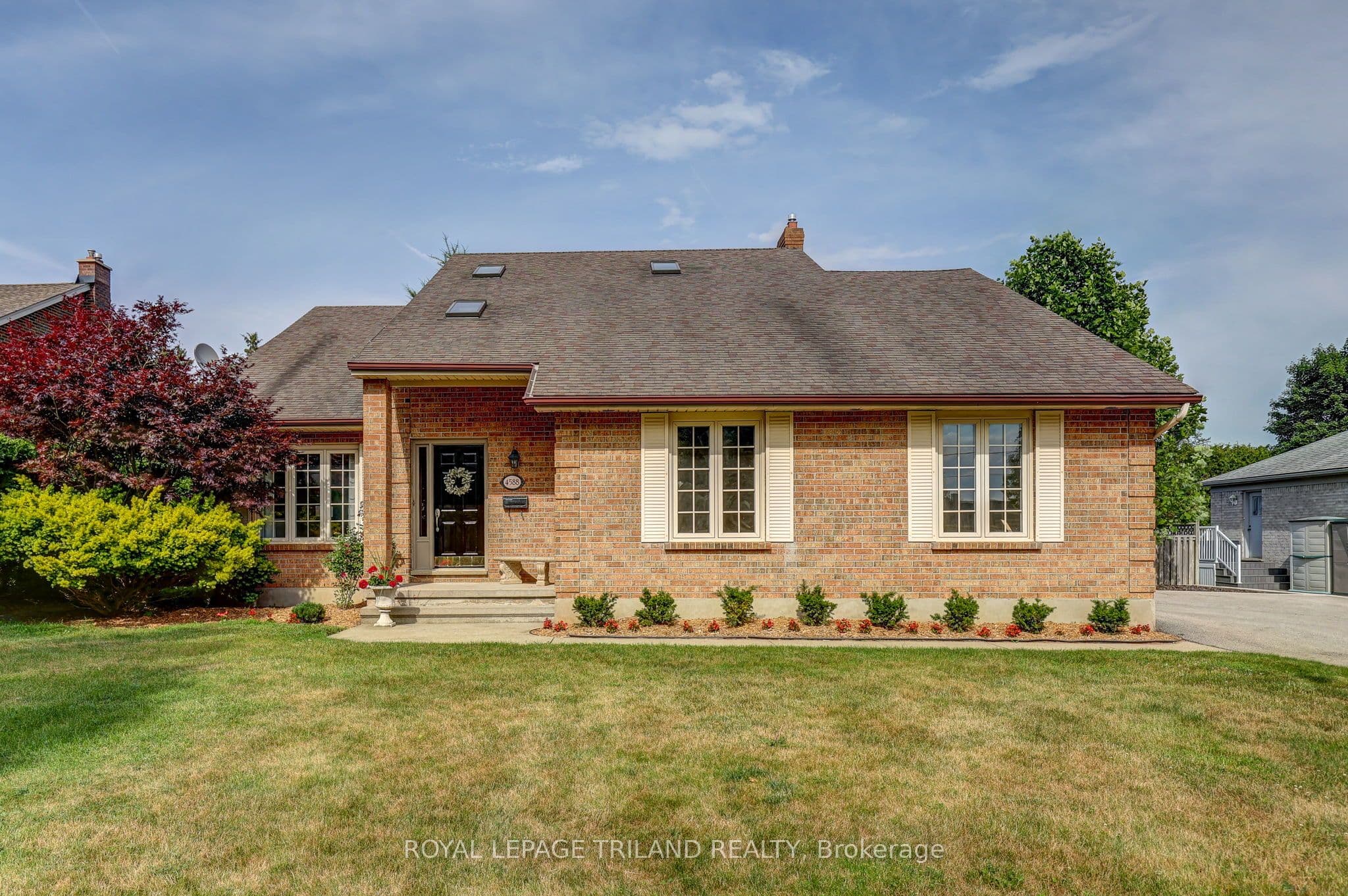 4588 COLONEL TALBOT Road photo 1