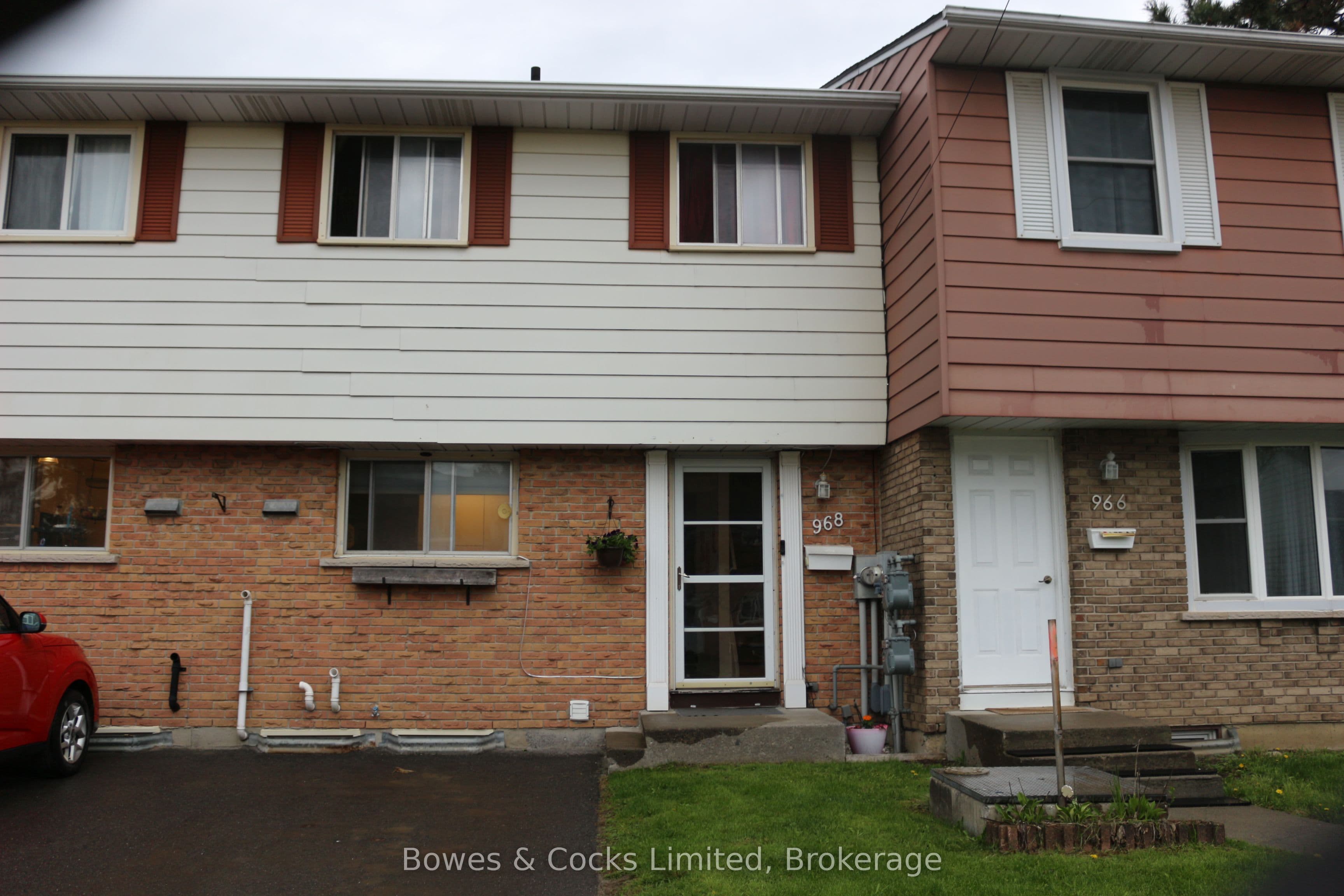 968 Oakview Avenue photo 1