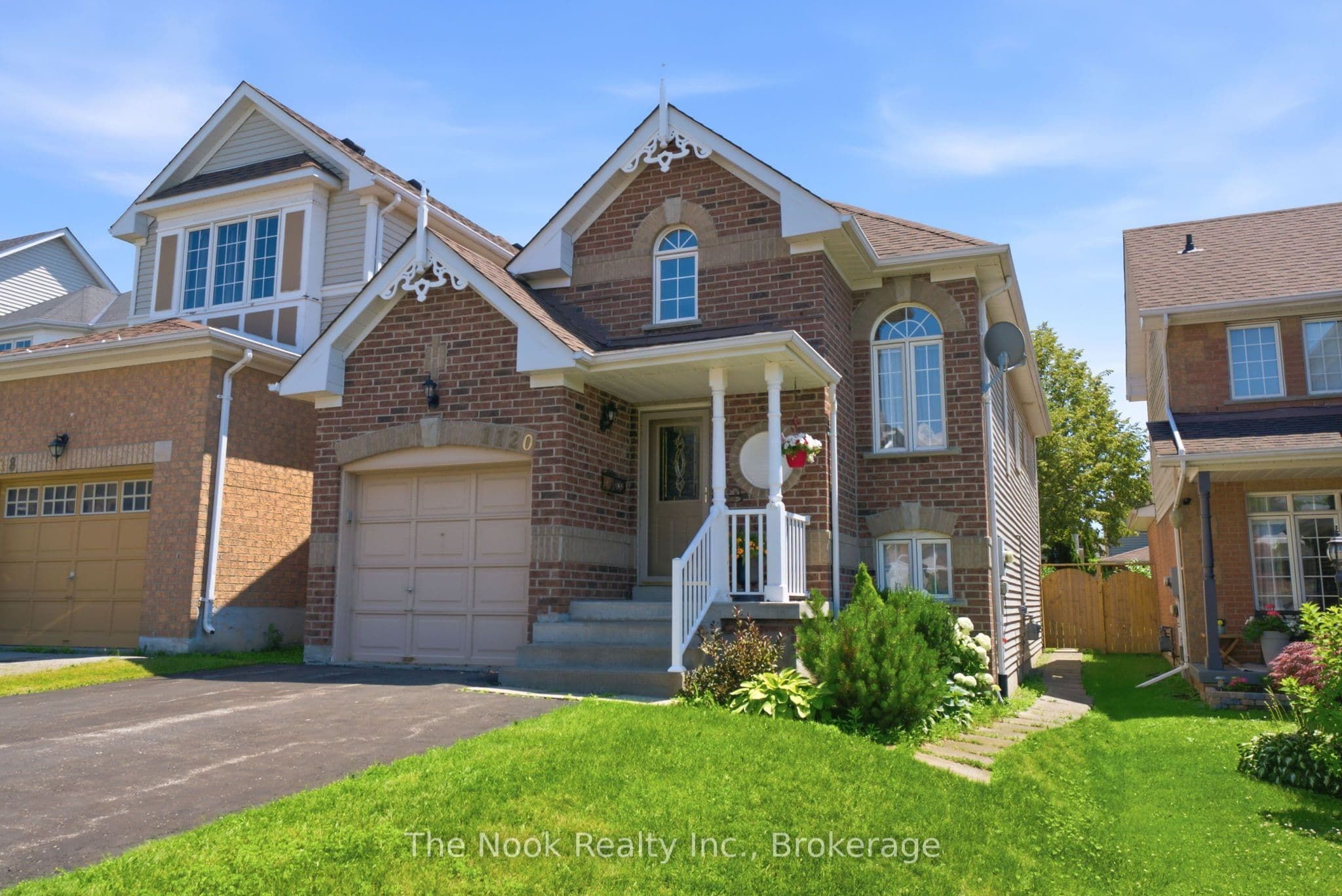 1120 Timberland Crescent photo 1