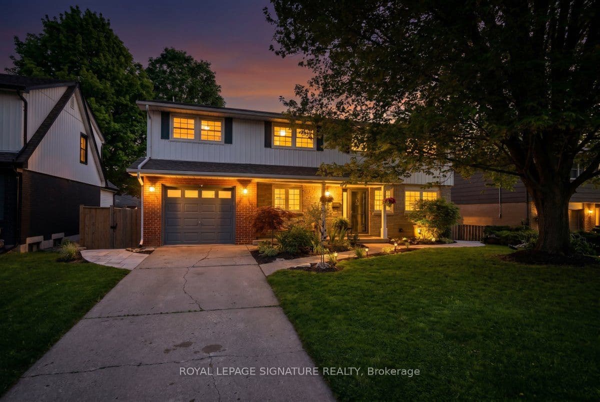17 Highland Crescent photo 1