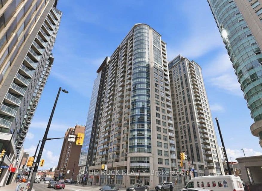 Unit 1805 242 Rideau Street photo 1