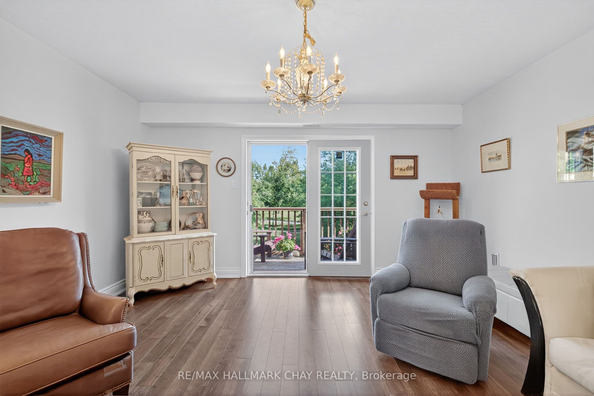 Unit 10 222 Steel Street photo 1