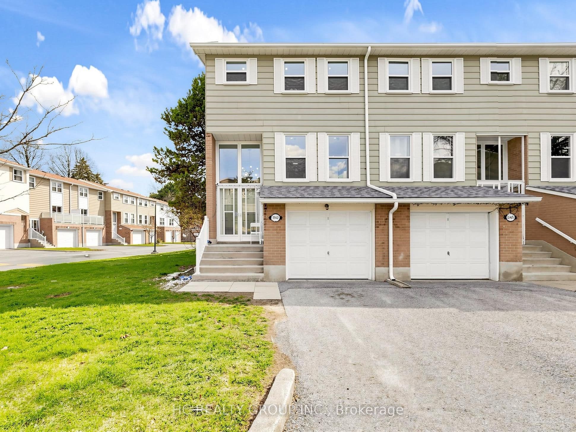 Unit 36 1742 John Street photo 1