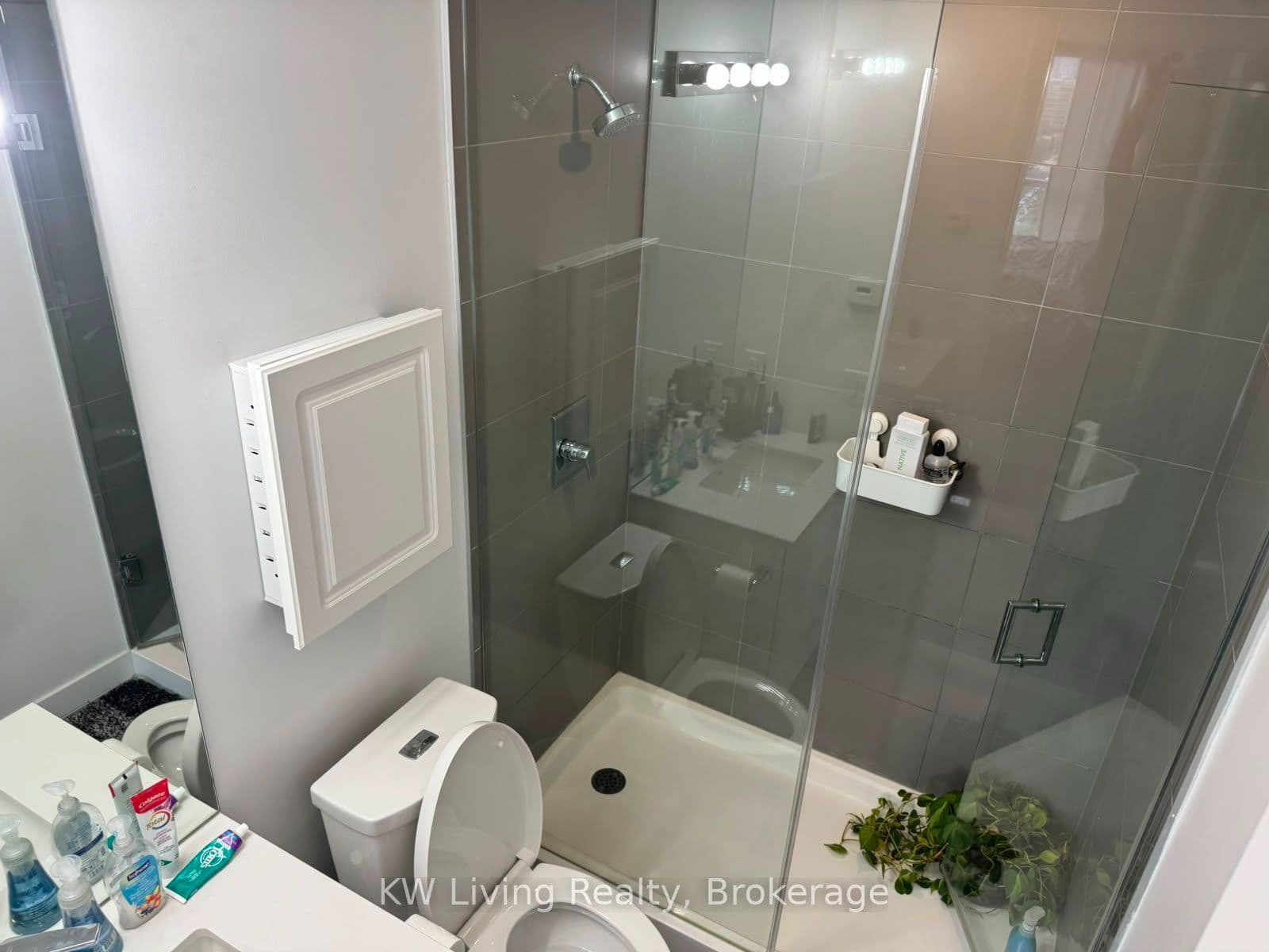 Unit 1604 609 Avenue Road photo 1