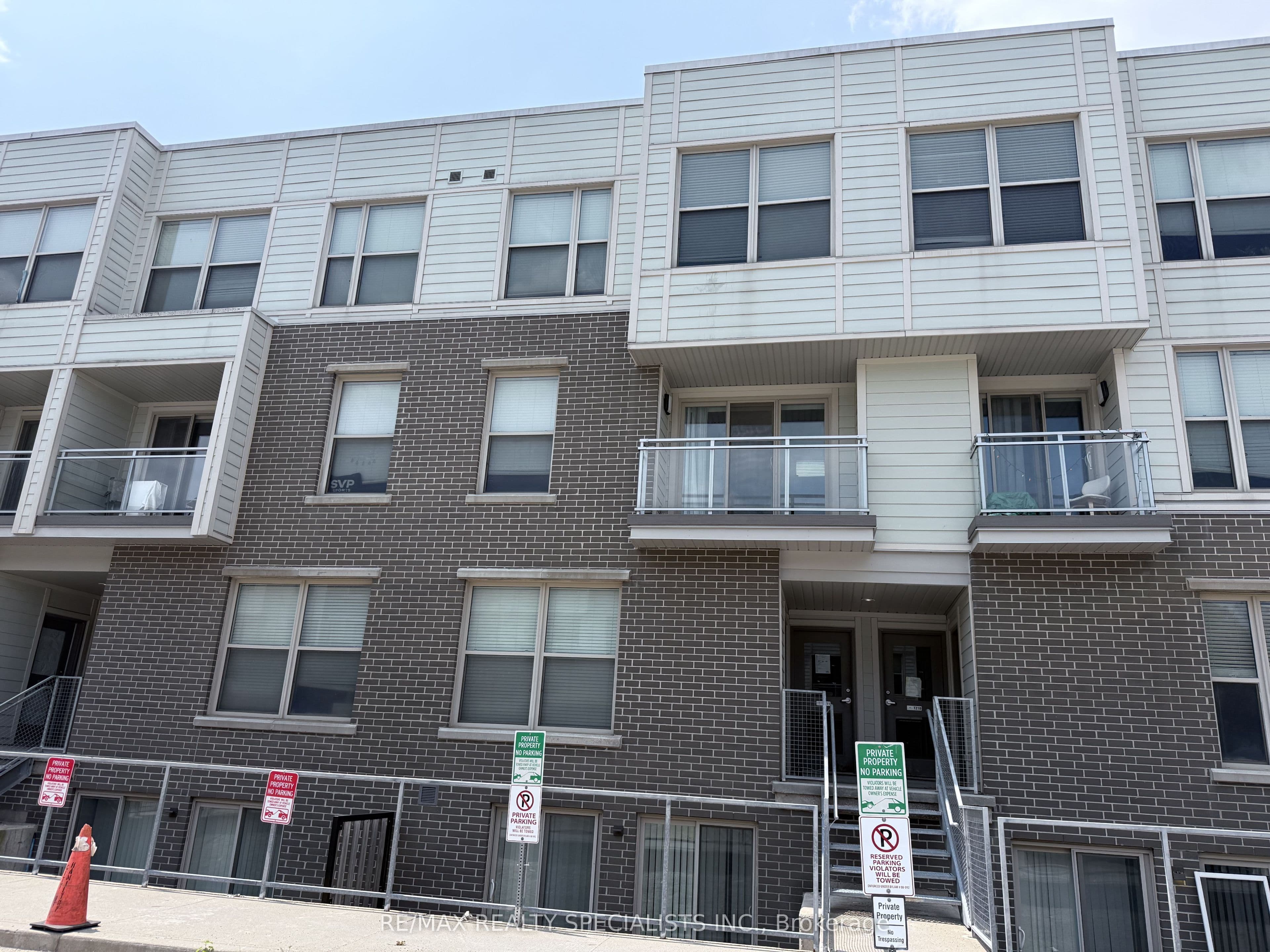 Unit T210 62 Balsam Street photo 1