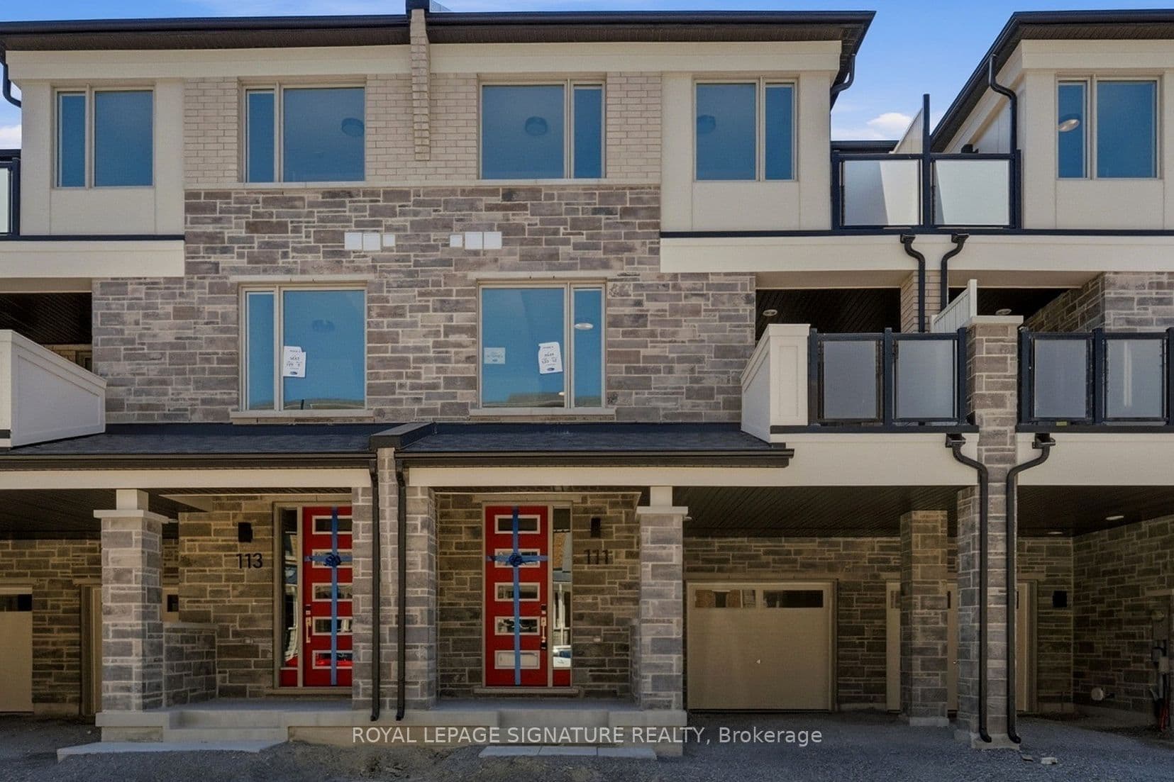 111 Avani Avenue photo 1