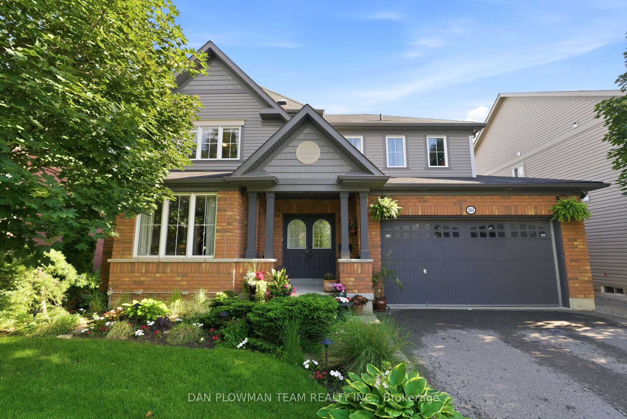 2243 Pilgrim Square photo 1