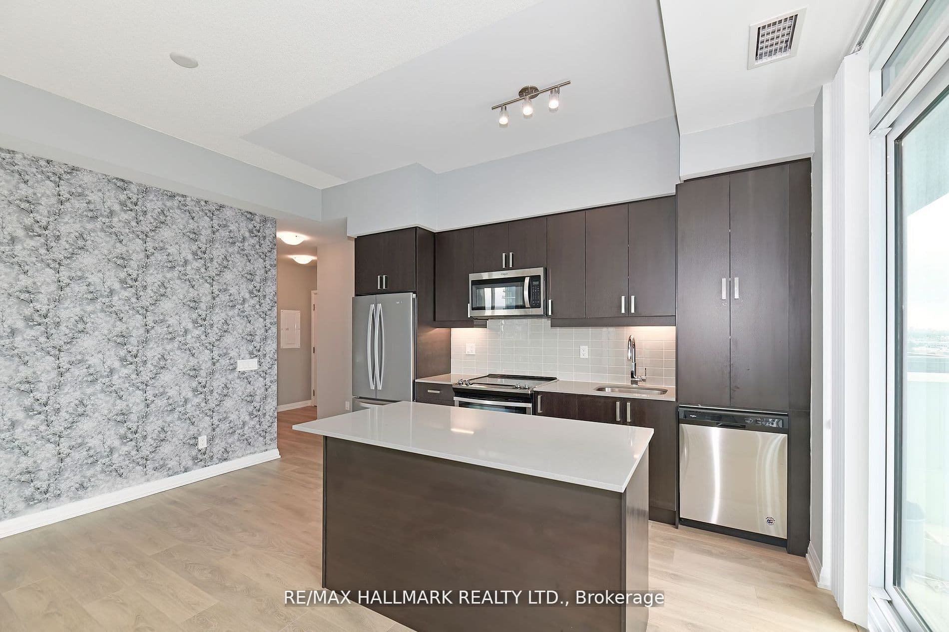 Unit 906 7895 Jane Street photo 1