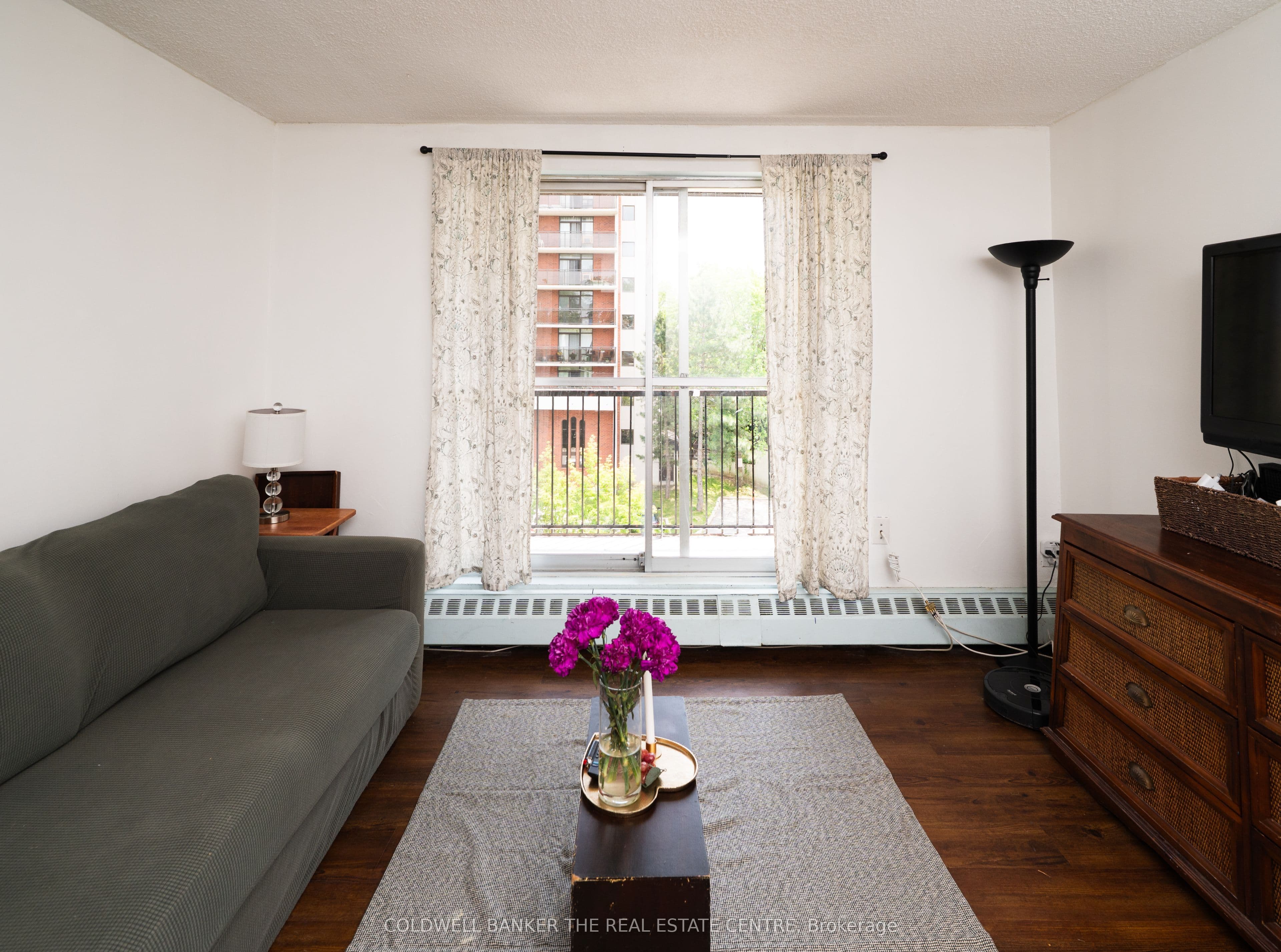 Unit 404 1690 Victoria Park Avenue photo 1
