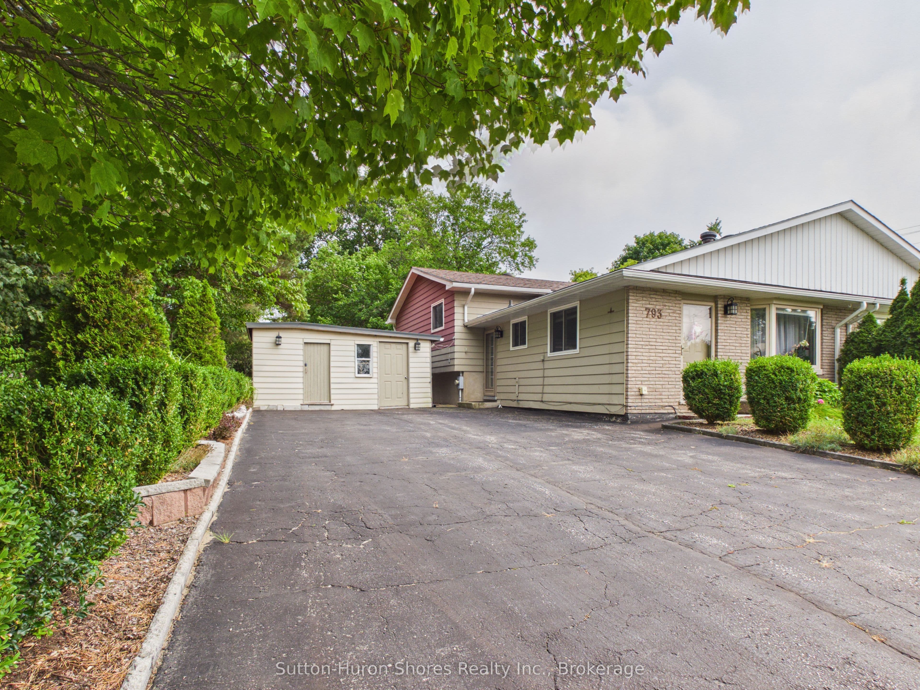 793 Ruby Street photo 1
