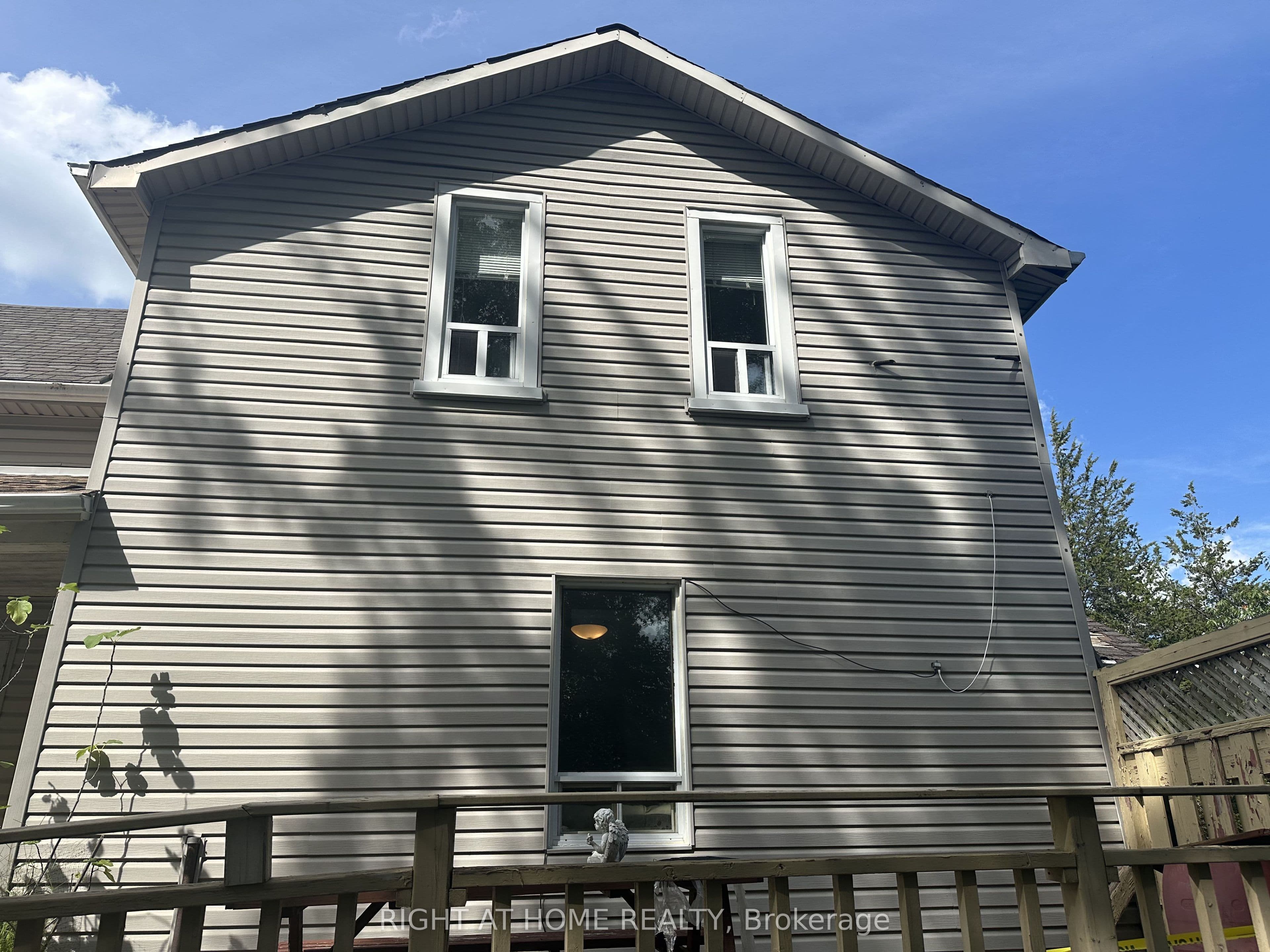 12702 Warden Avenue photo 1