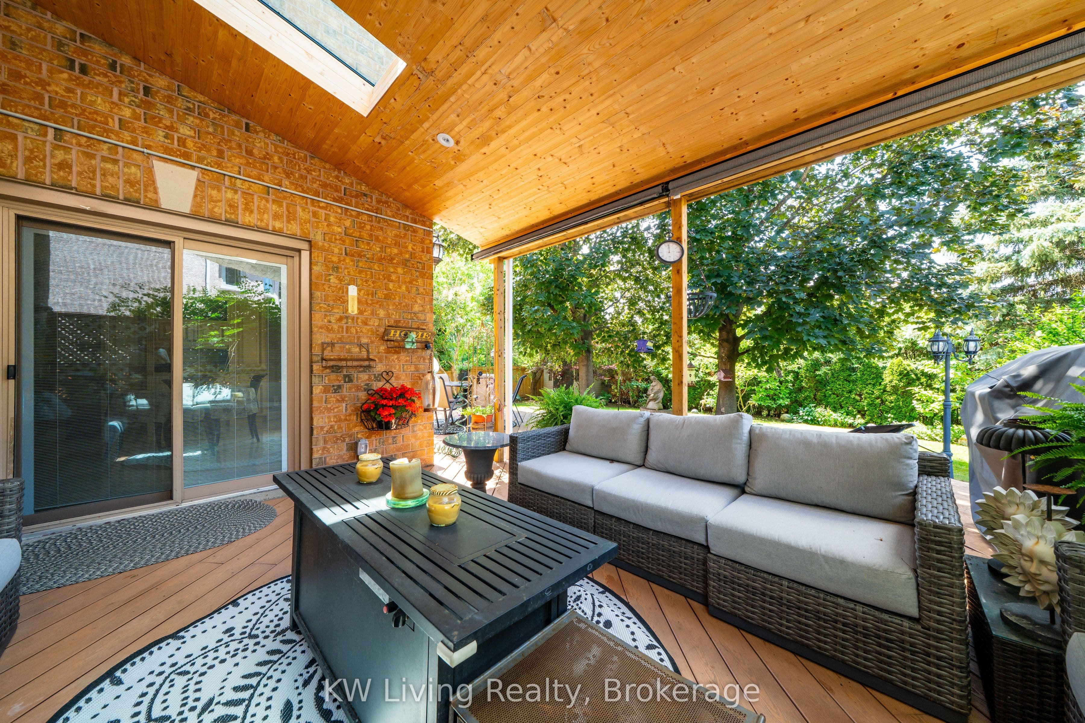 76 Silver Rose Crescent photo 1