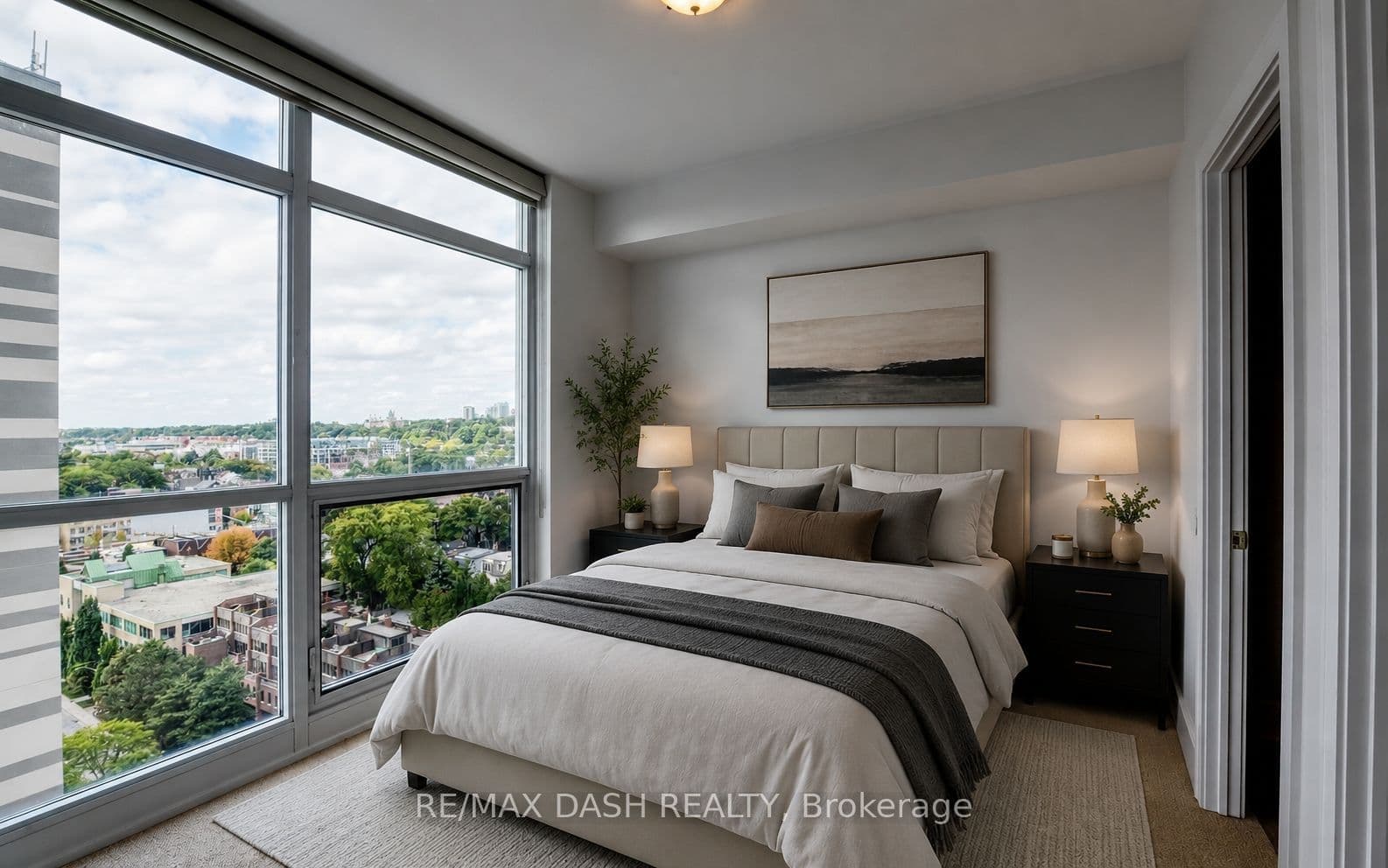 Unit 1404 170 Avenue Road photo 1