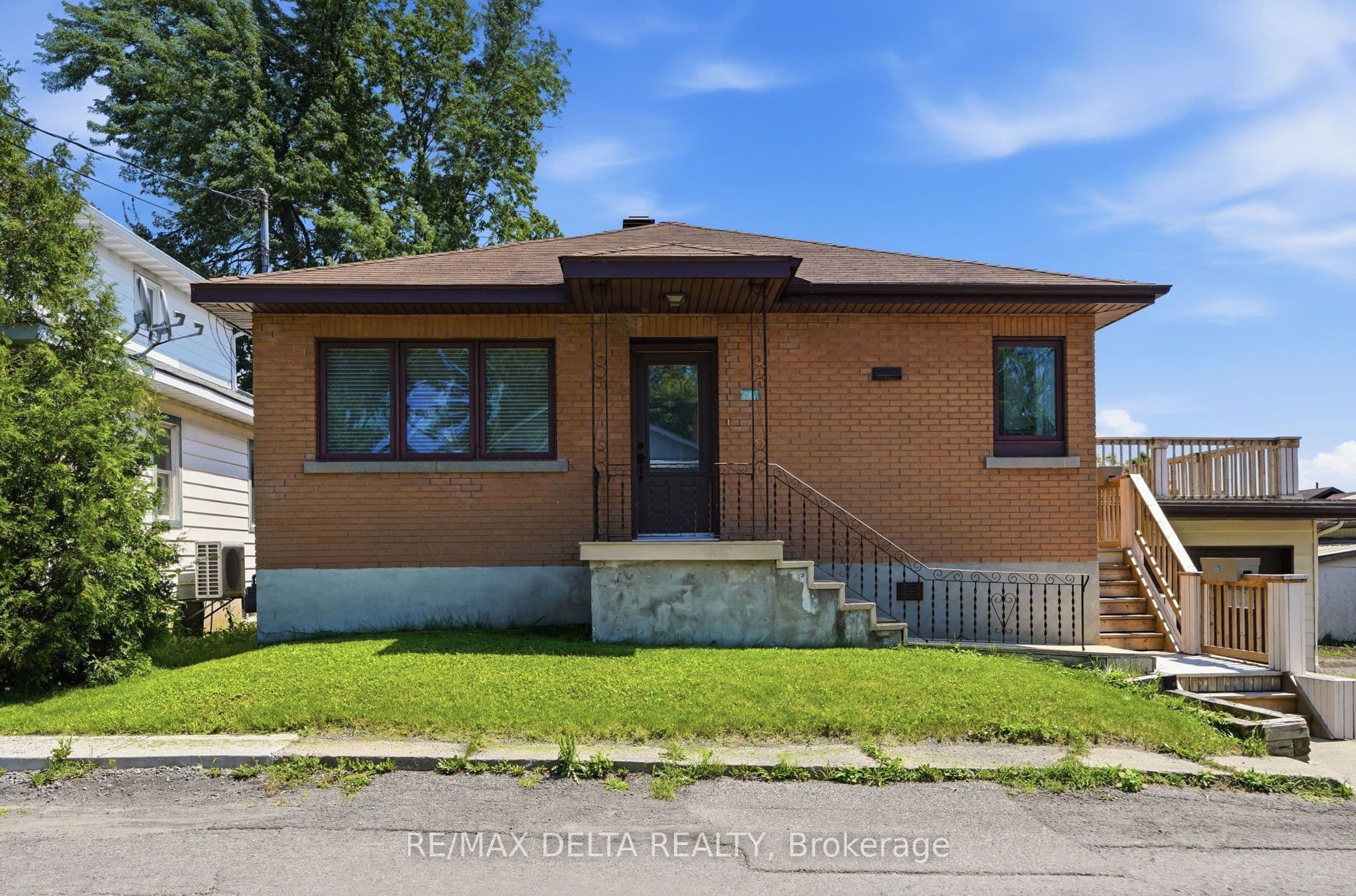 2187 Hudon Street photo 1