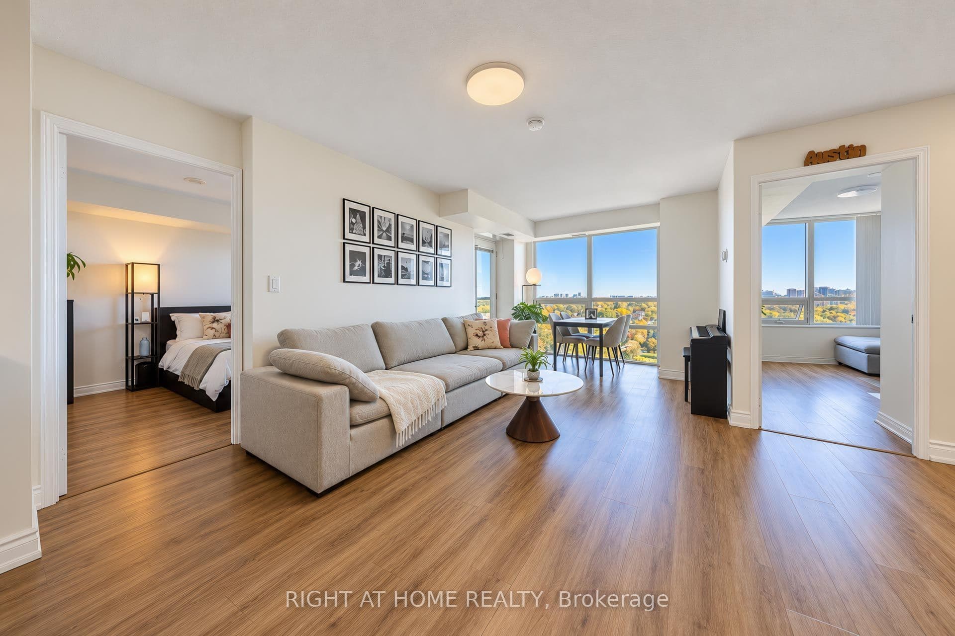 Unit 2022 35 Hollywood Avenue photo 1
