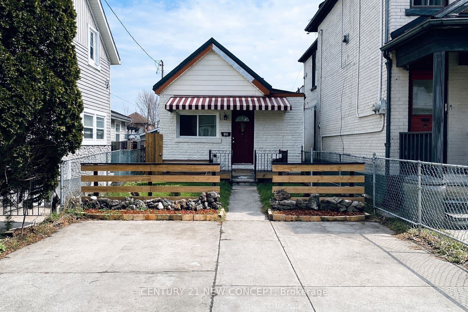 106 Emerald Street photo 1