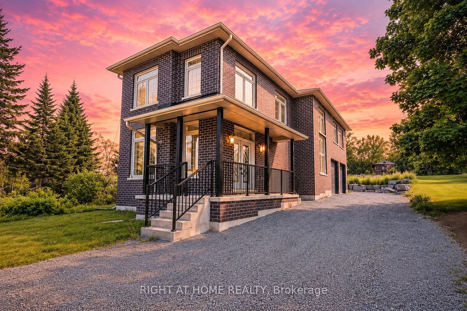 637 Simcoe Street photo 1