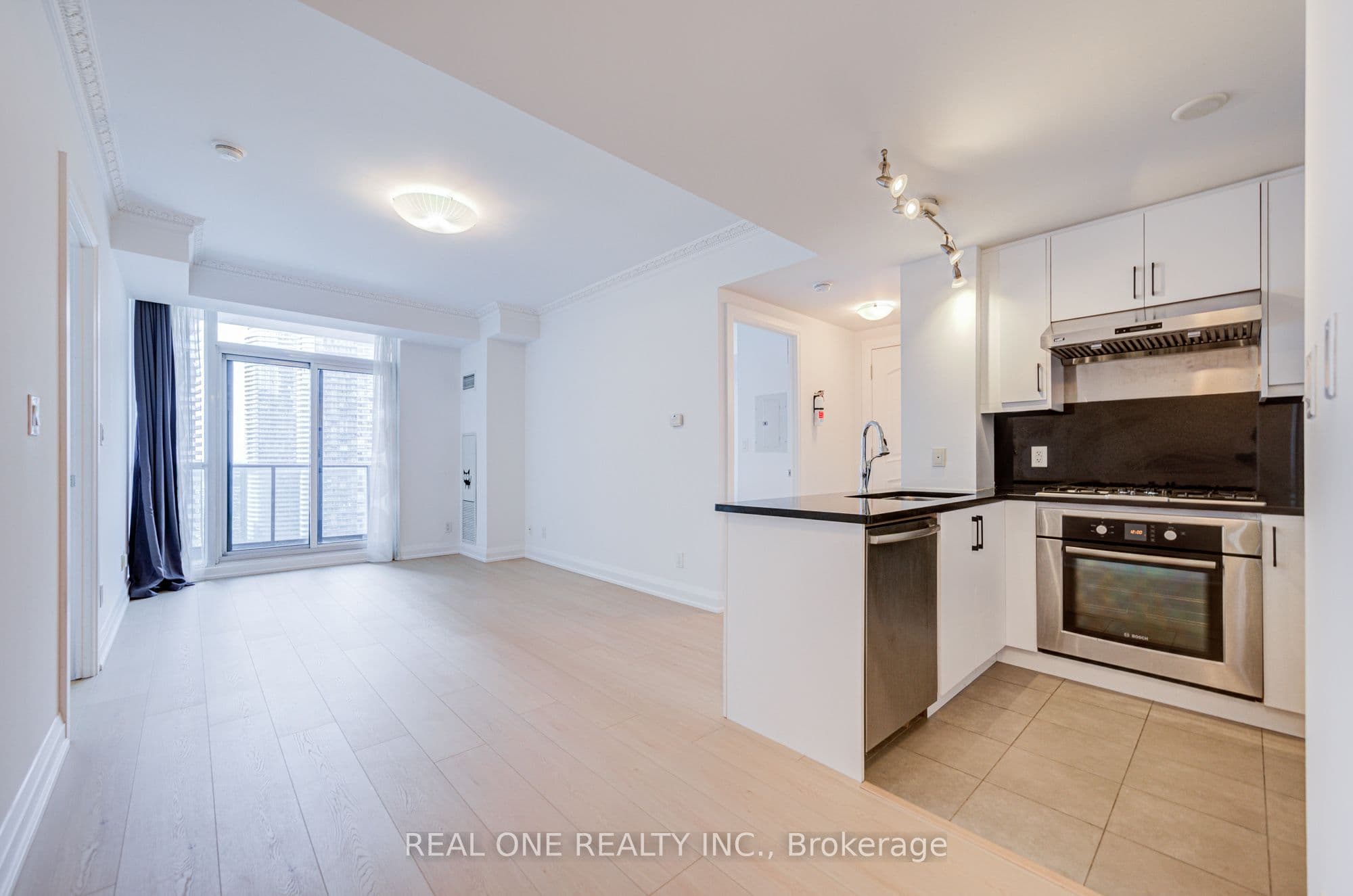 Unit 3511 16 Harbour Street photo 1