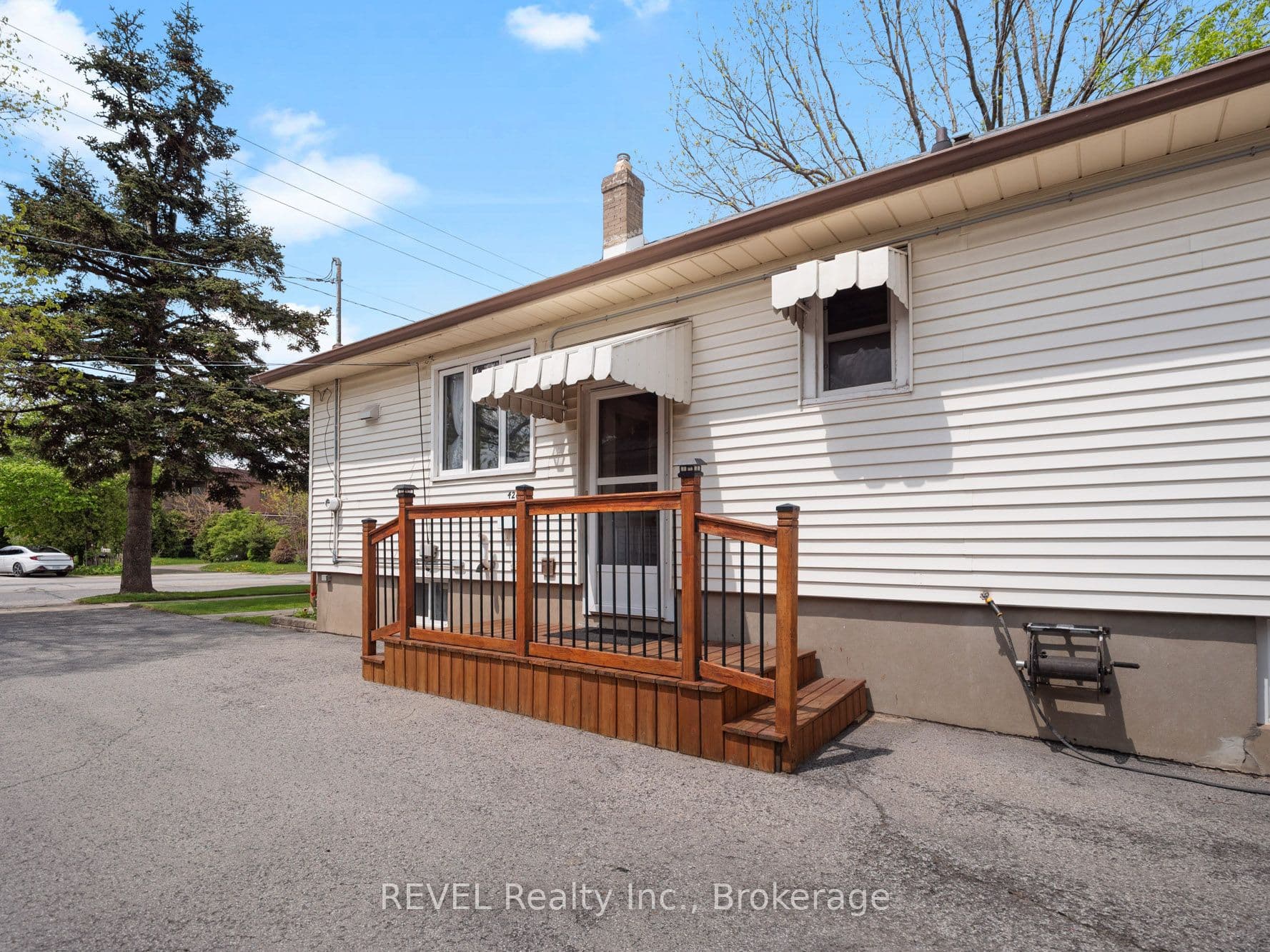 426 Geneva Street photo 1