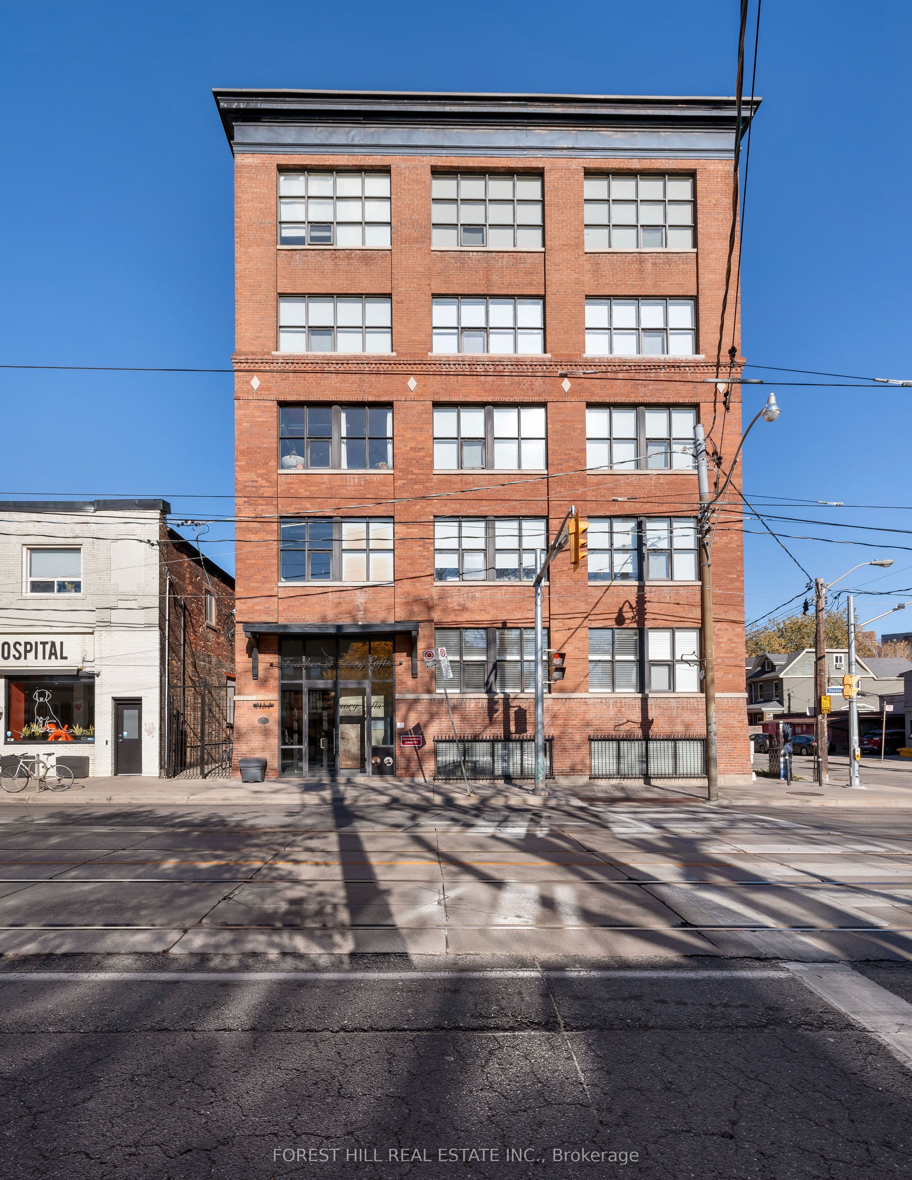 Unit 105 2154 Dundas Street photo 1